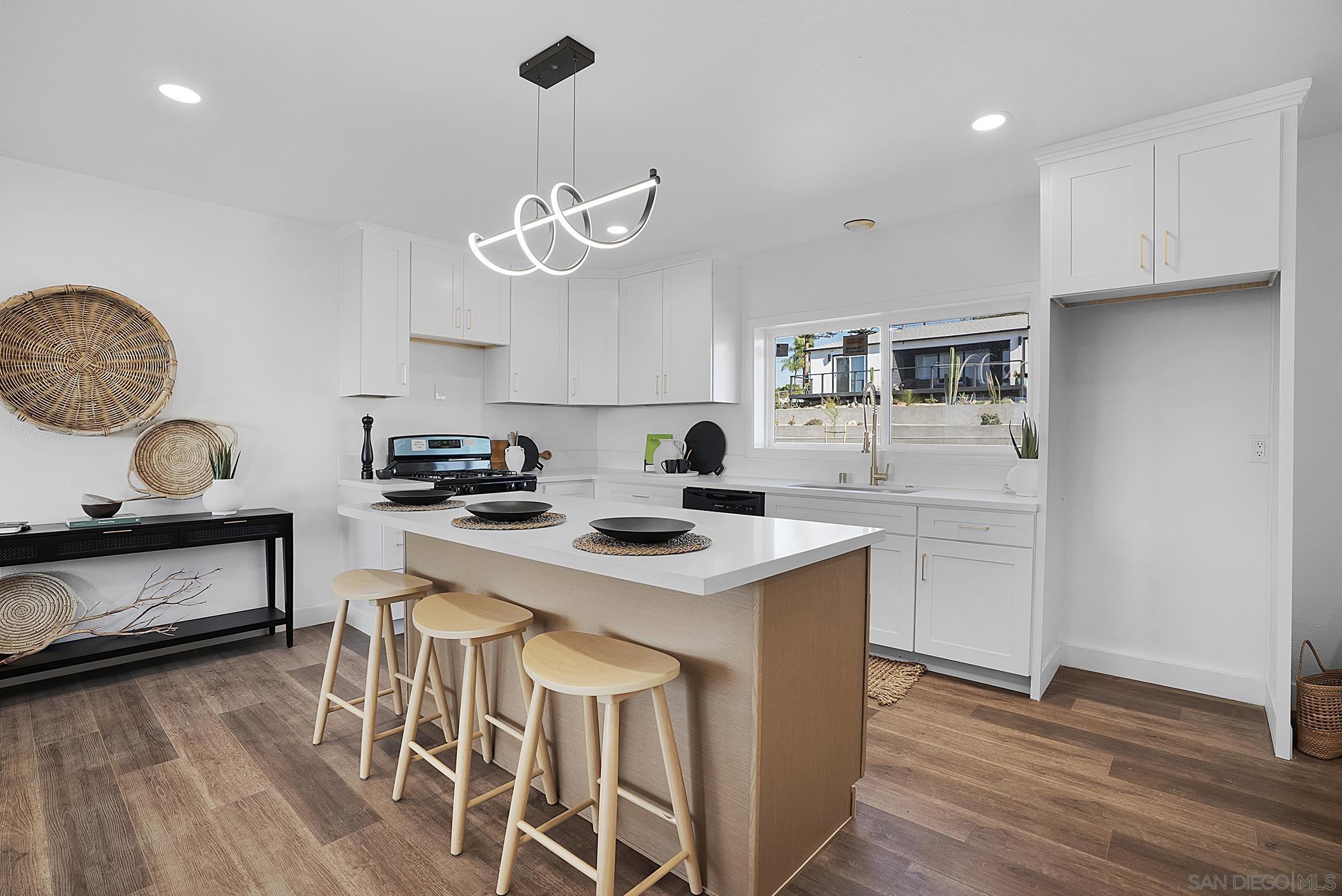 Detail Gallery Image 3 of 30 For San Onofre Ter, San Diego,  CA 92114 - 3 Beds | 2 Baths