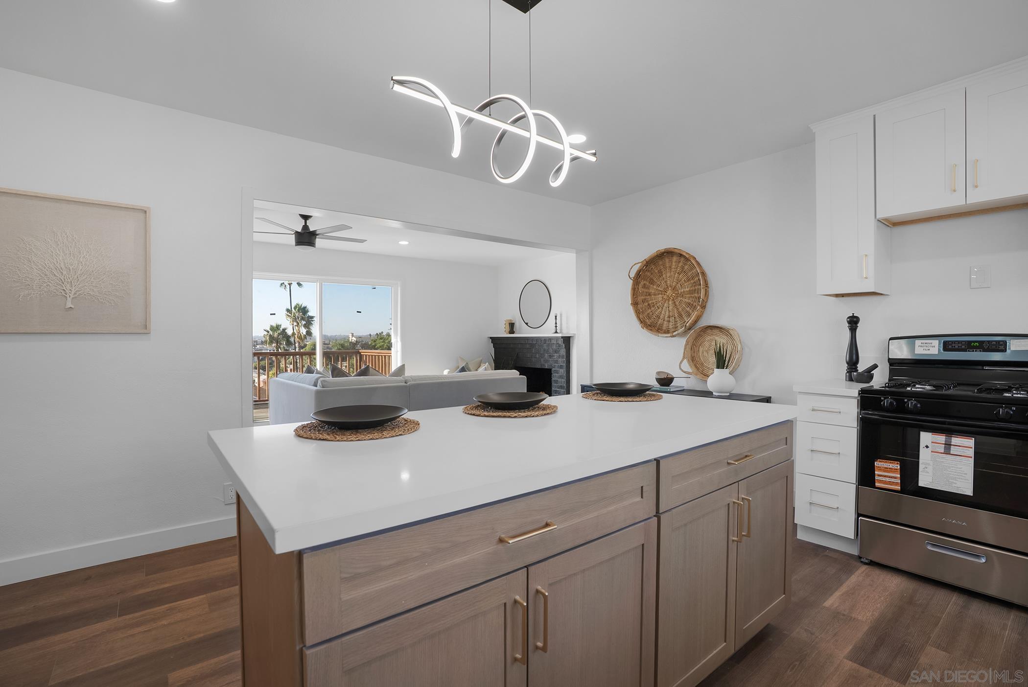 Detail Gallery Image 6 of 30 For San Onofre Ter, San Diego,  CA 92114 - 3 Beds | 2 Baths