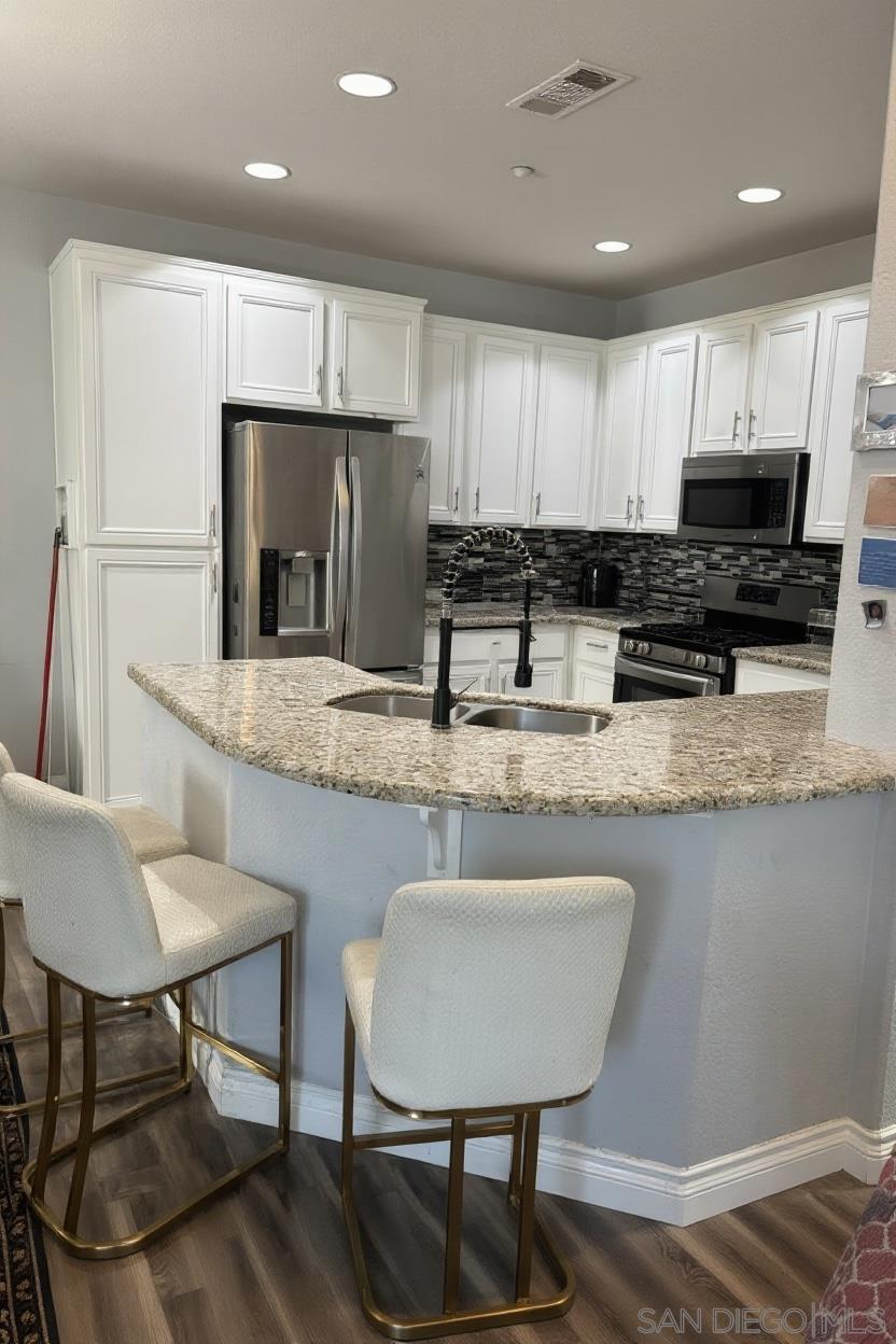 Detail Gallery Image 8 of 19 For 16934  Laurel Hill Ln  #154,  San Diego,  CA 92127 - 2 Beds | 2/1 Baths