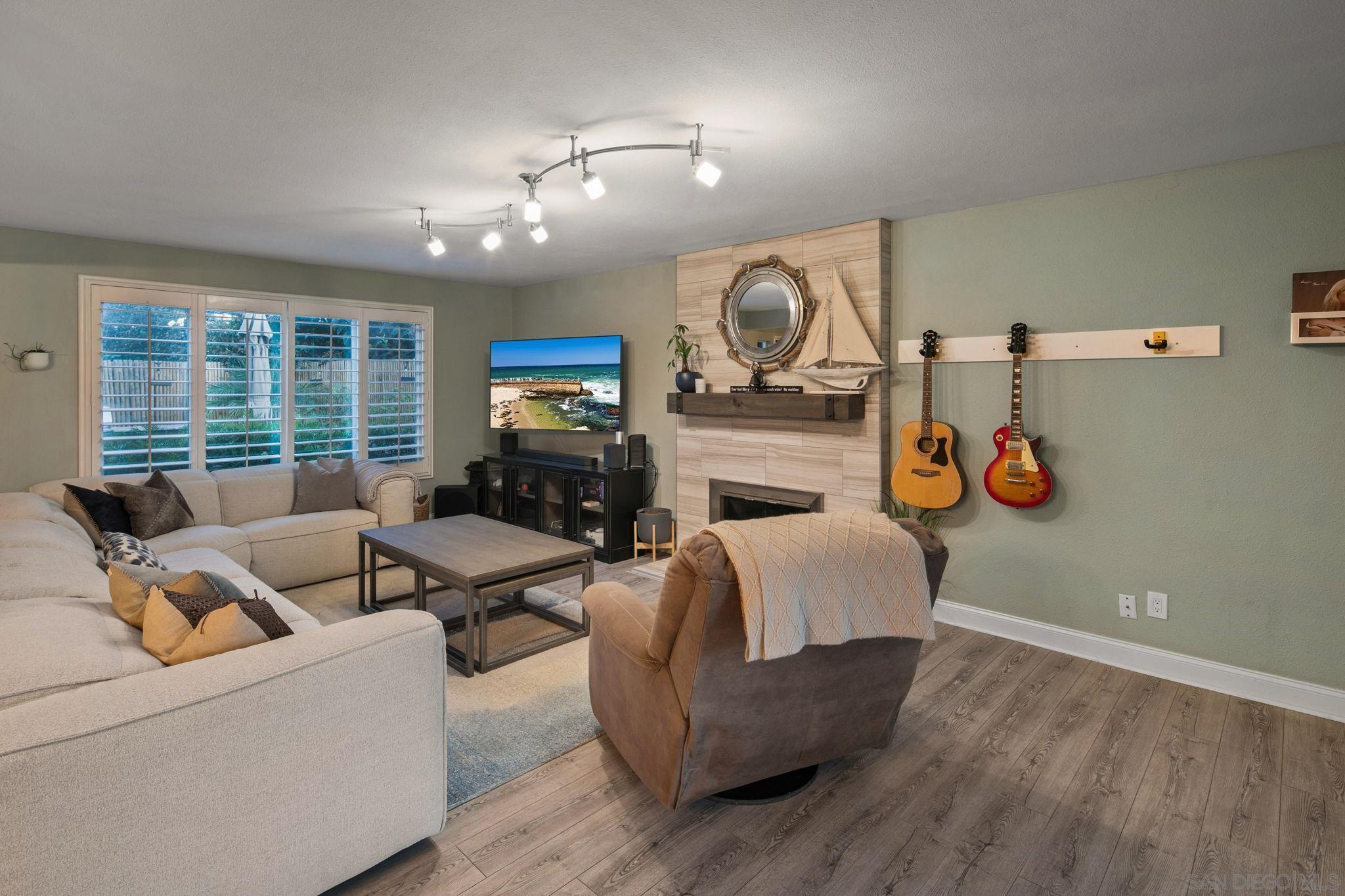 Detail Gallery Image 12 of 69 For 5134  Park Rim Dr., San Diego,  CA 92117 - 4 Beds | 2/1 Baths