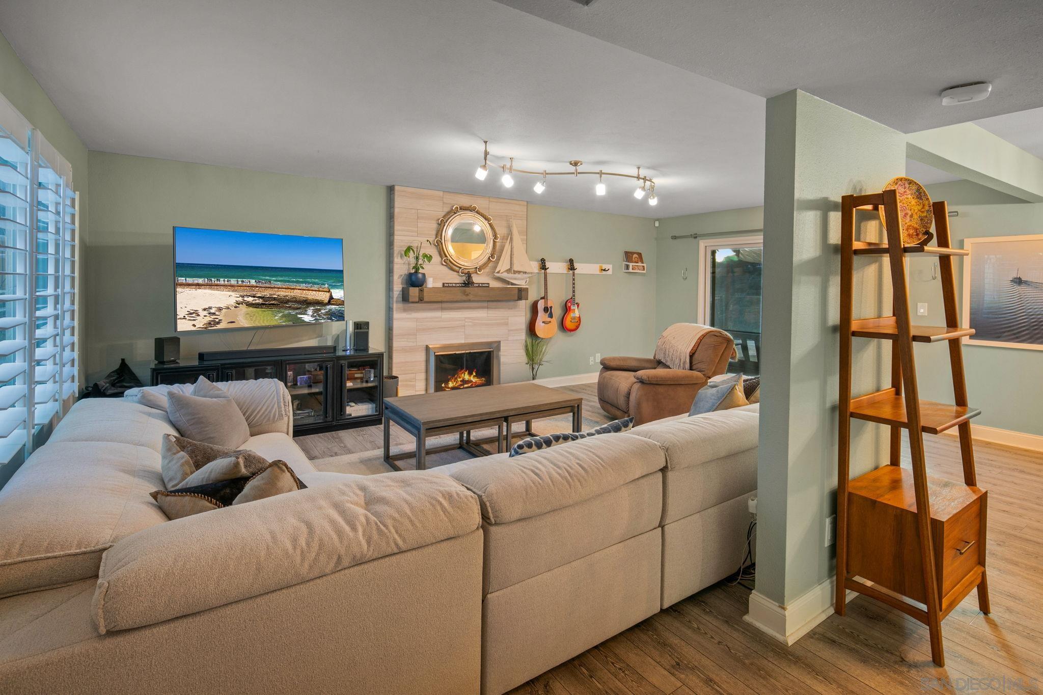 Detail Gallery Image 10 of 69 For 5134  Park Rim Dr., San Diego,  CA 92117 - 4 Beds | 2/1 Baths