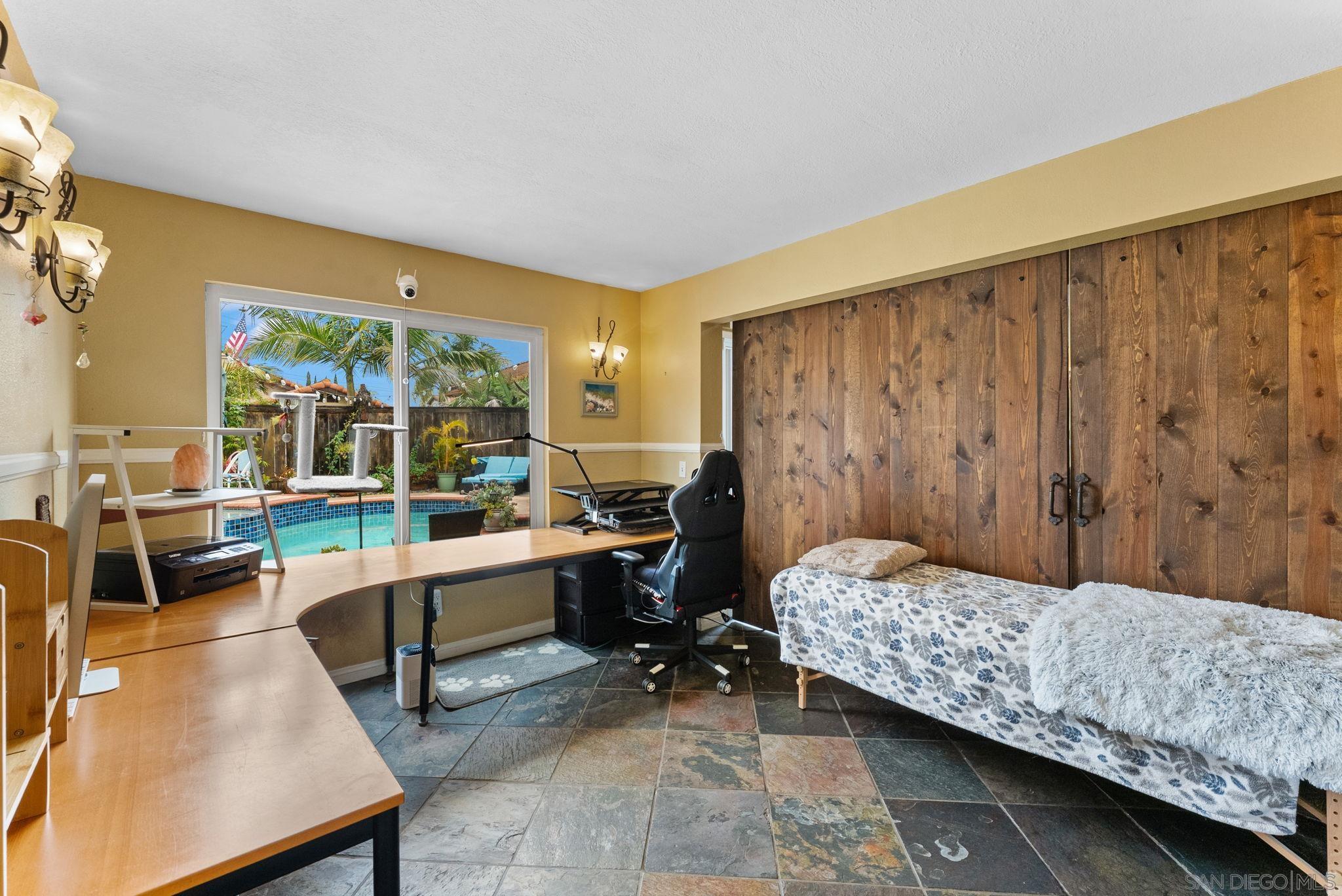 Detail Gallery Image 17 of 48 For 871  Blackwood Rd, Chula Vista,  CA 91910 - 5 Beds | 2/1 Baths