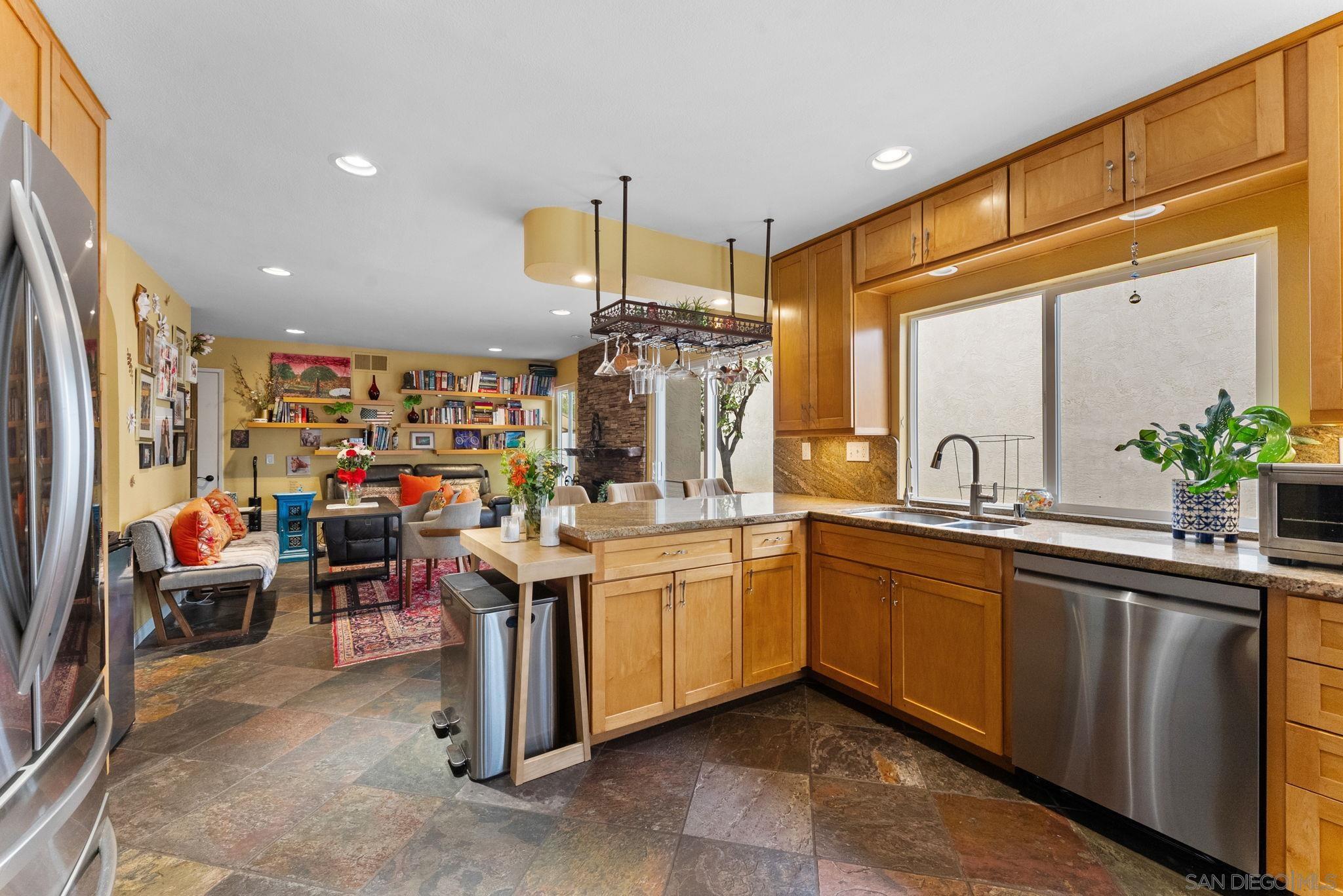 Detail Gallery Image 18 of 48 For 871  Blackwood Rd, Chula Vista,  CA 91910 - 5 Beds | 2/1 Baths