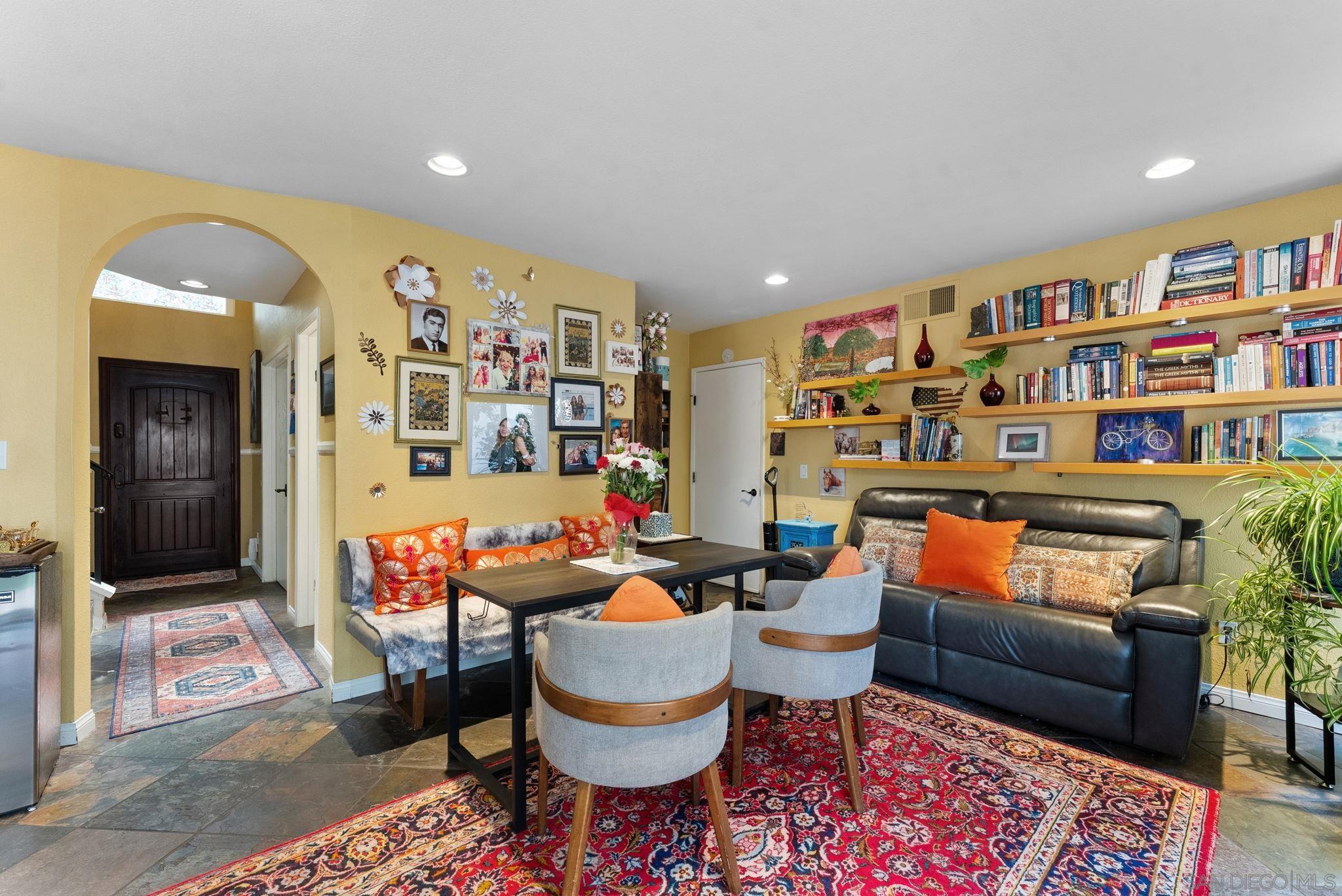 Detail Gallery Image 7 of 48 For 871  Blackwood Rd, Chula Vista,  CA 91910 - 5 Beds | 2/1 Baths