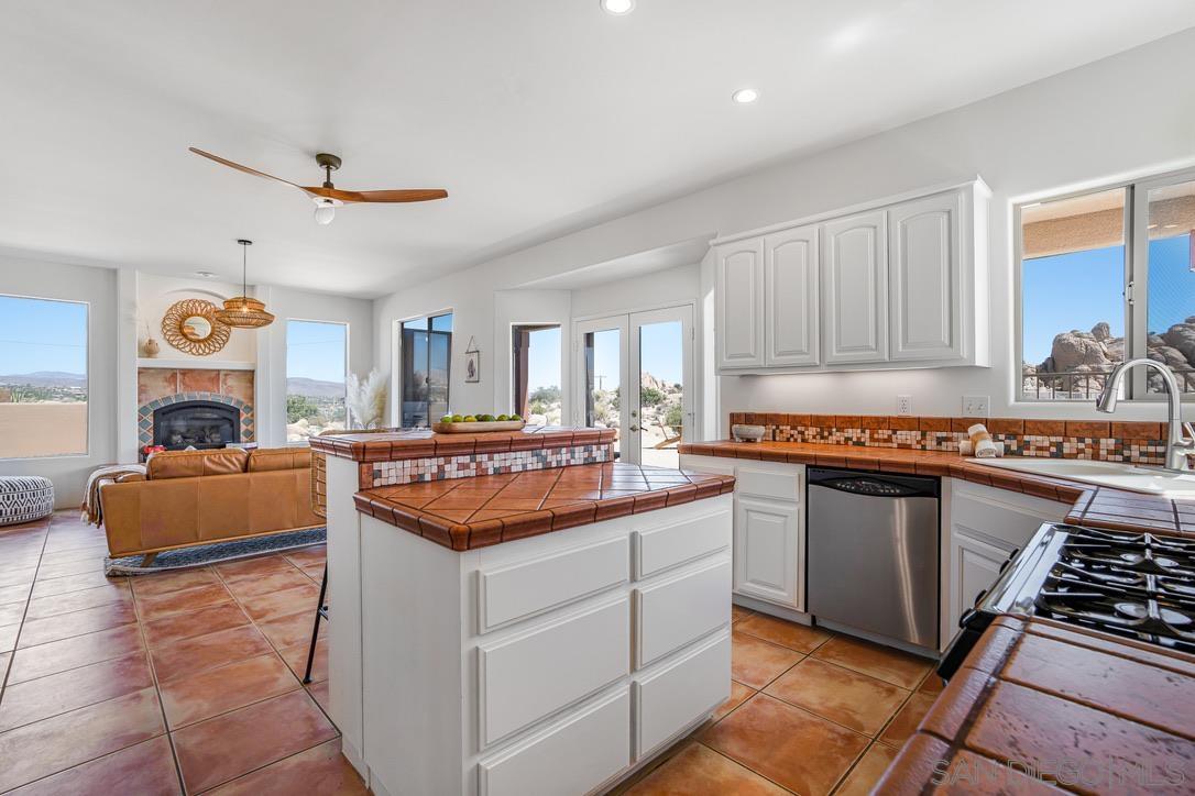 Detail Gallery Image 11 of 52 For 57388  Manzaniata Drive, Yucca Valley,  CA 92284 - 3 Beds | 2/1 Baths