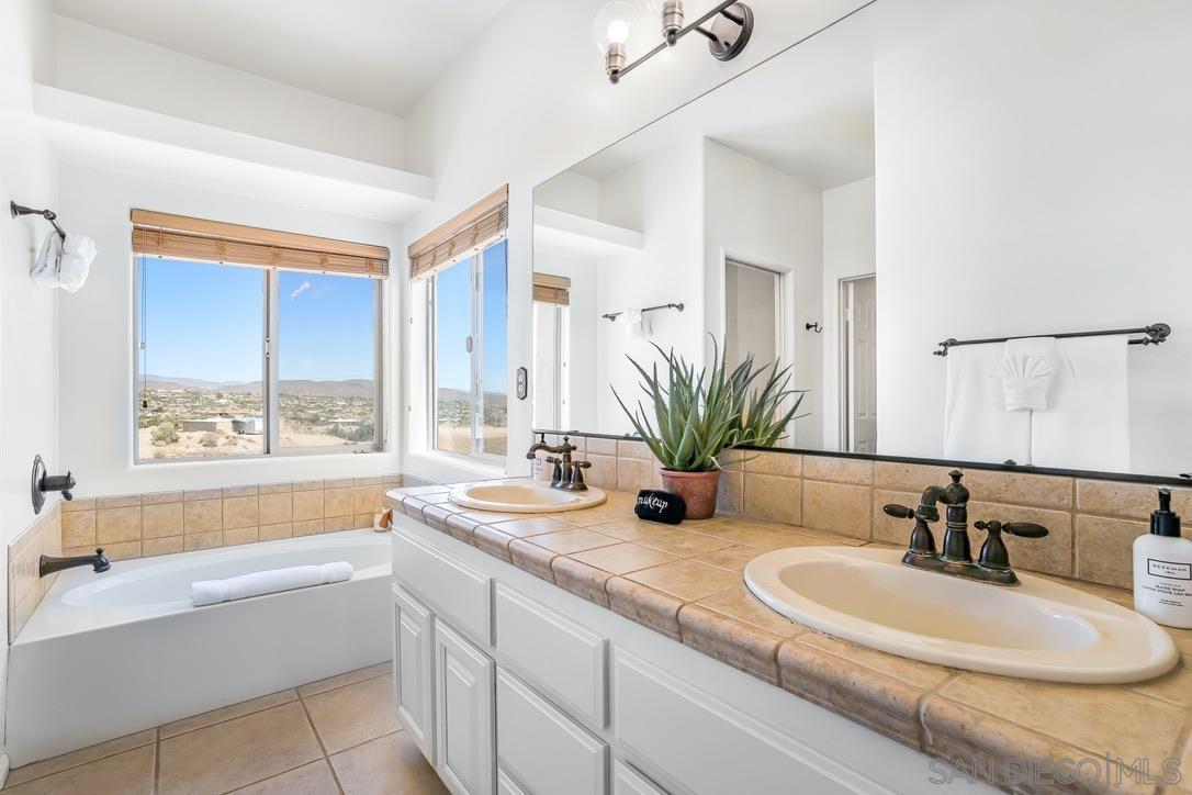 Detail Gallery Image 18 of 52 For 57388  Manzaniata Drive, Yucca Valley,  CA 92284 - 3 Beds | 2/1 Baths