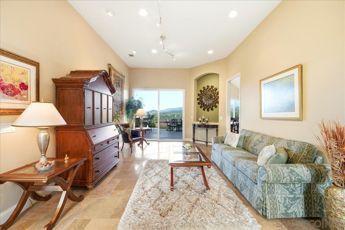 Detail Gallery Image 11 of 75 For 11568  Minneola Cir, Valley Center,  CA 92082 - 4 Beds | 4/1 Baths