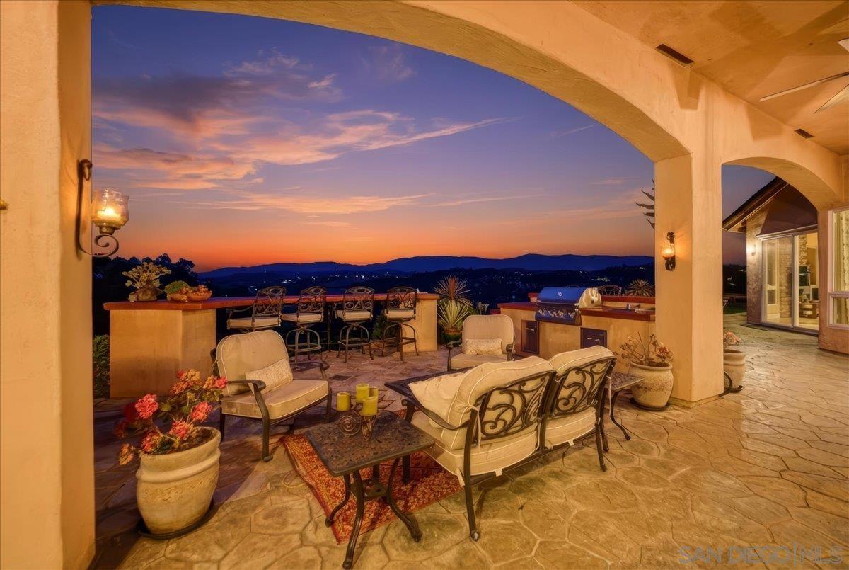 Detail Gallery Image 4 of 75 For 11568  Minneola Cir, Valley Center,  CA 92082 - 4 Beds | 4/1 Baths