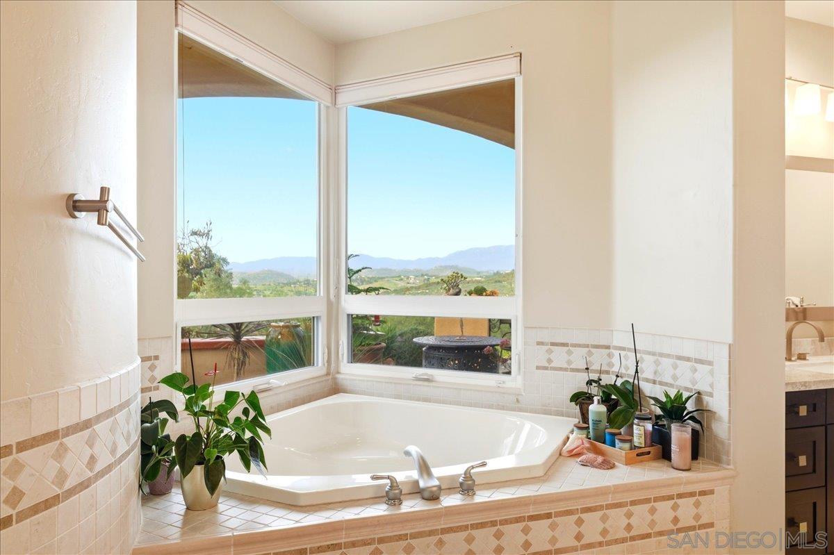 Detail Gallery Image 35 of 75 For 11568  Minneola Cir, Valley Center,  CA 92082 - 4 Beds | 4/1 Baths