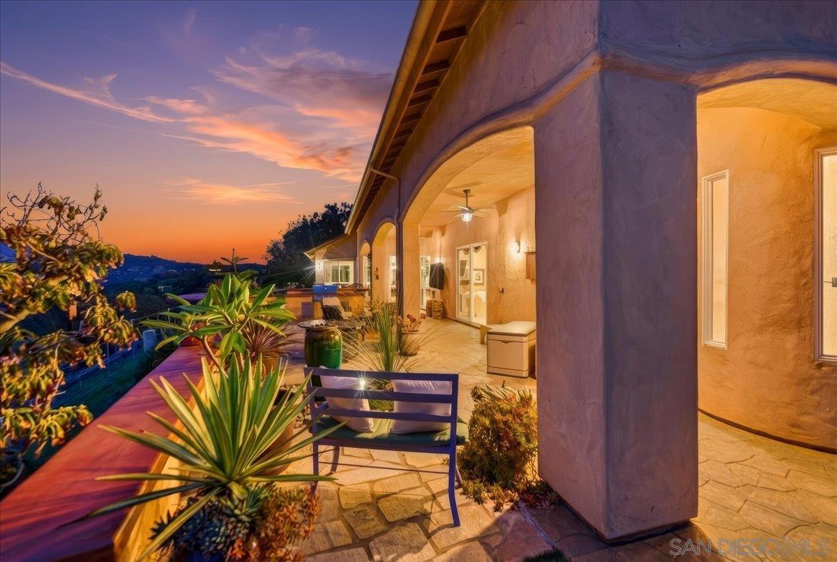 Detail Gallery Image 5 of 75 For 11568  Minneola Cir, Valley Center,  CA 92082 - 4 Beds | 4/1 Baths