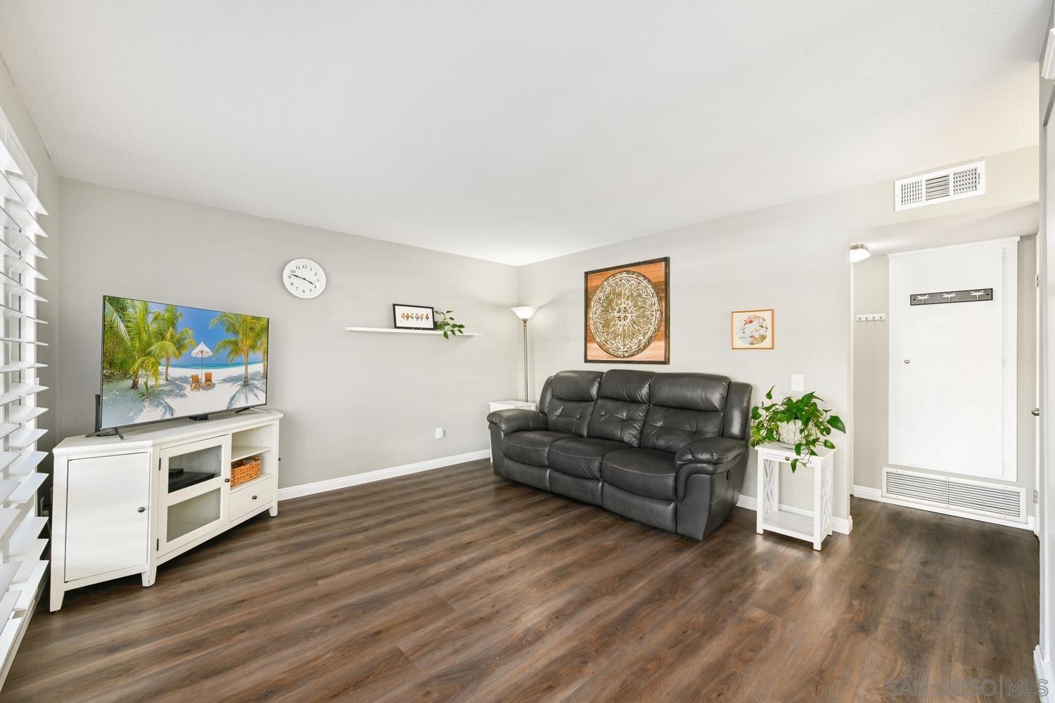 Detail Gallery Image 8 of 31 For 11450  Cabela Pl, San Diego,  CA 92127 - 3 Beds | 2/1 Baths