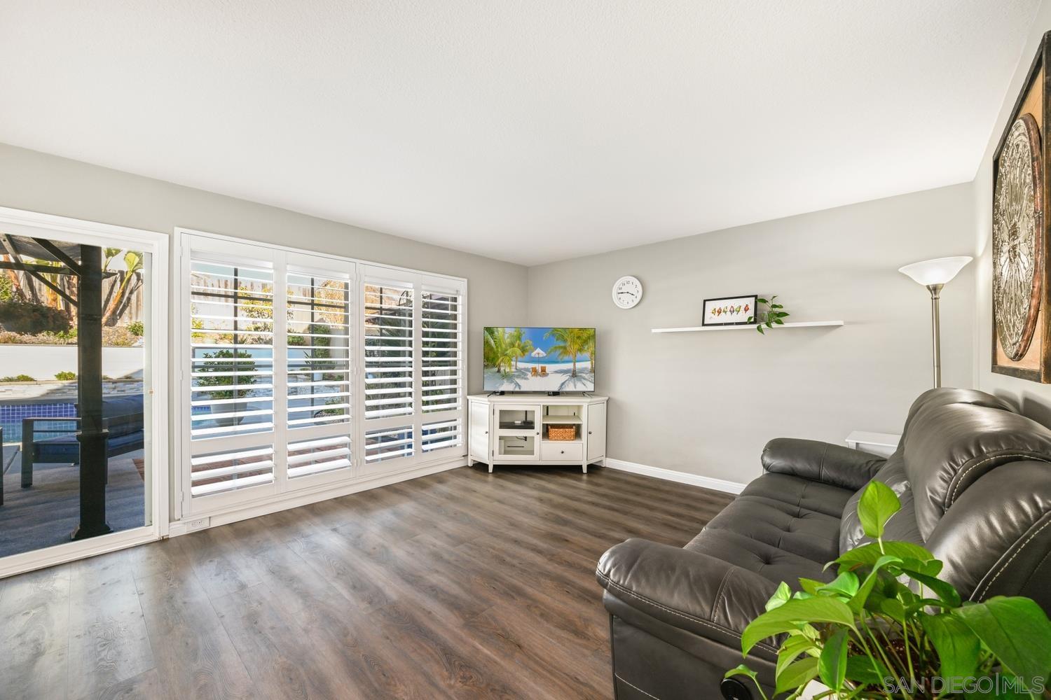 Detail Gallery Image 9 of 31 For 11450  Cabela Pl, San Diego,  CA 92127 - 3 Beds | 2/1 Baths