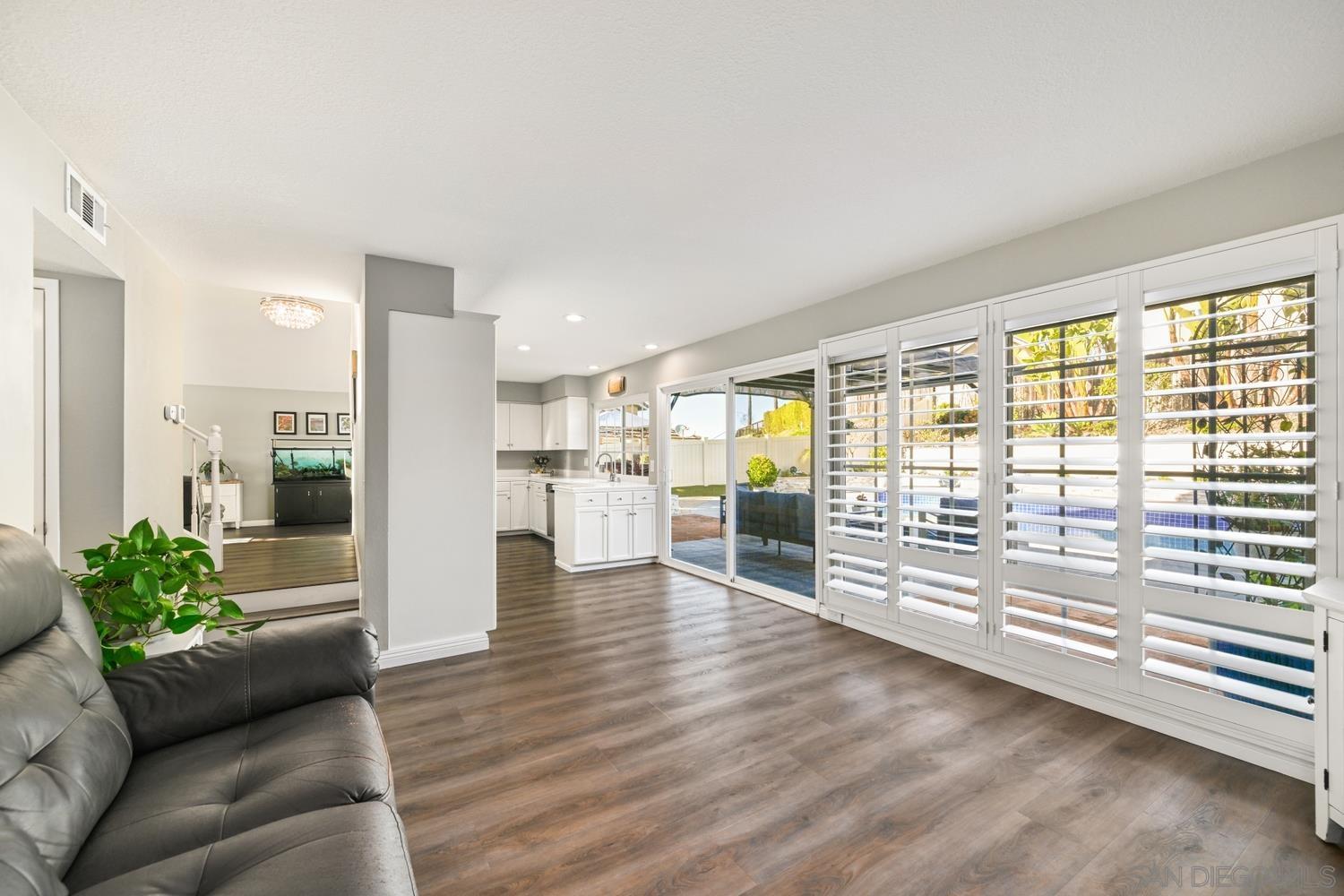 Detail Gallery Image 10 of 31 For 11450  Cabela Pl, San Diego,  CA 92127 - 3 Beds | 2/1 Baths