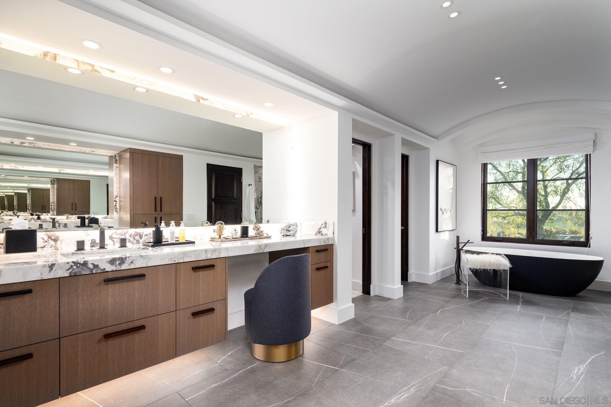 Detail Gallery Image 13 of 32 For 7795  Sendero Angelica, San Diego,  CA 92127 - 5 Beds | 5/2 Baths