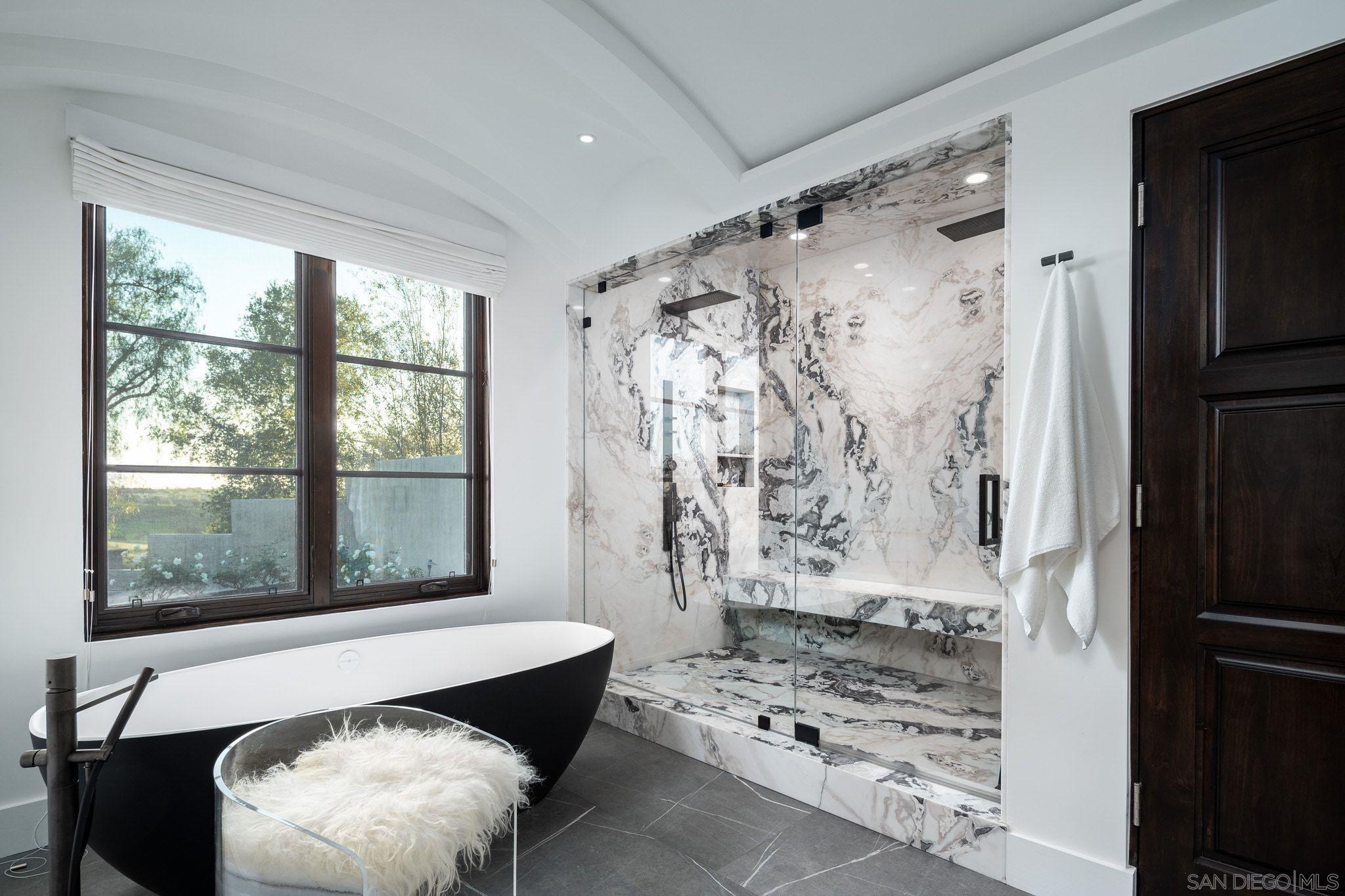 Detail Gallery Image 14 of 32 For 7795  Sendero Angelica, San Diego,  CA 92127 - 5 Beds | 5/2 Baths