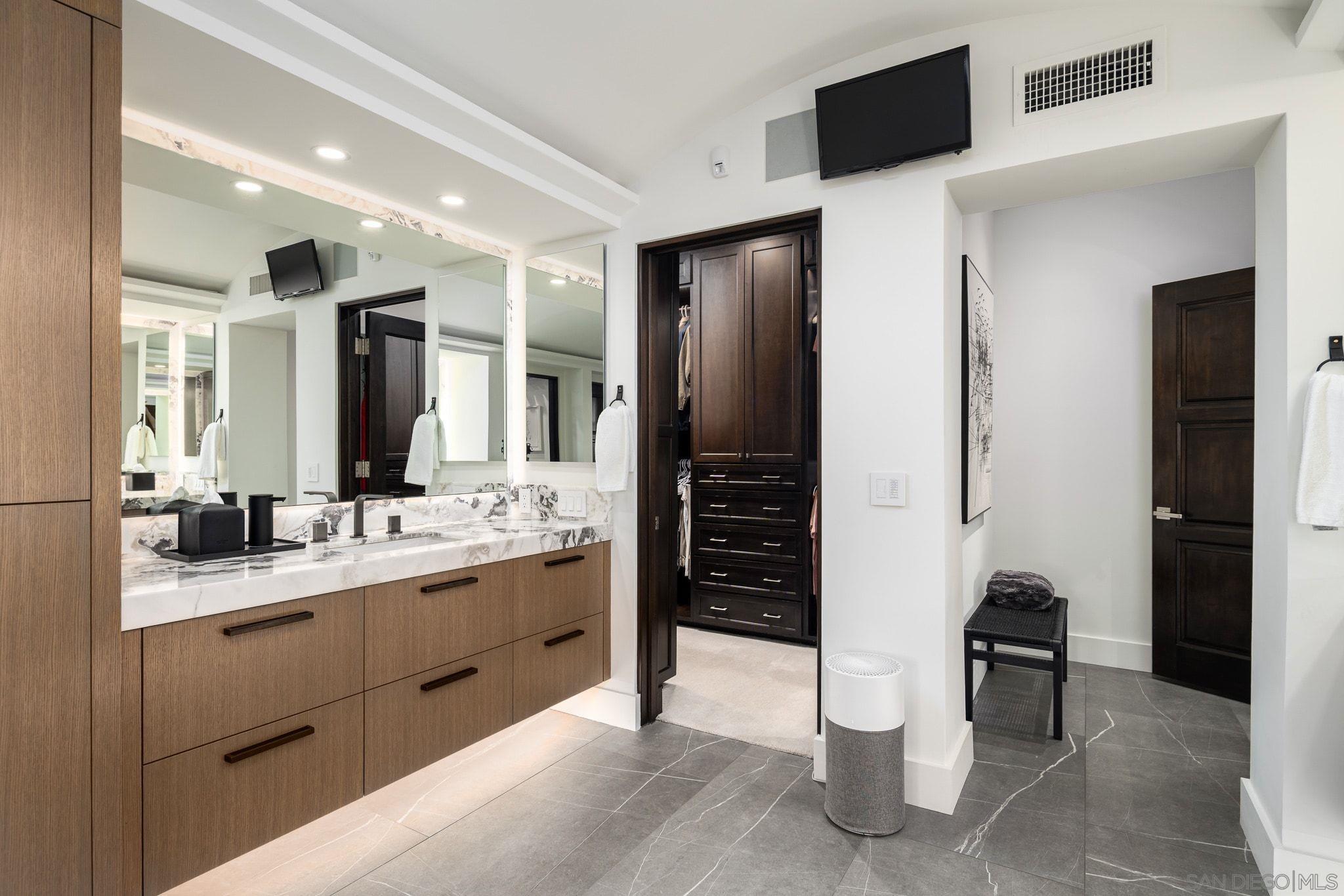 Detail Gallery Image 15 of 32 For 7795  Sendero Angelica, San Diego,  CA 92127 - 5 Beds | 5/2 Baths