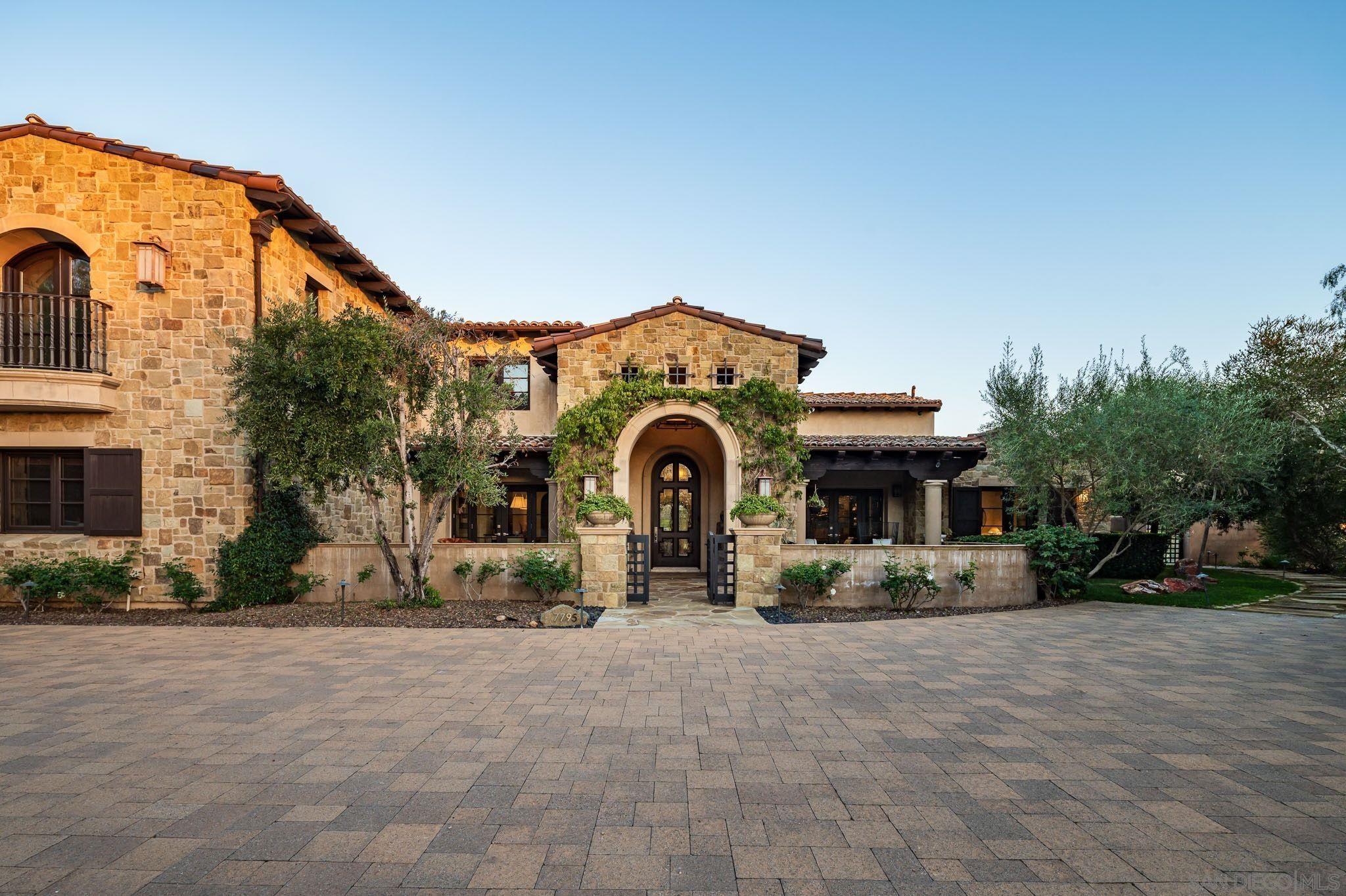 Detail Gallery Image 31 of 32 For 7795  Sendero Angelica, San Diego,  CA 92127 - 5 Beds | 5/2 Baths