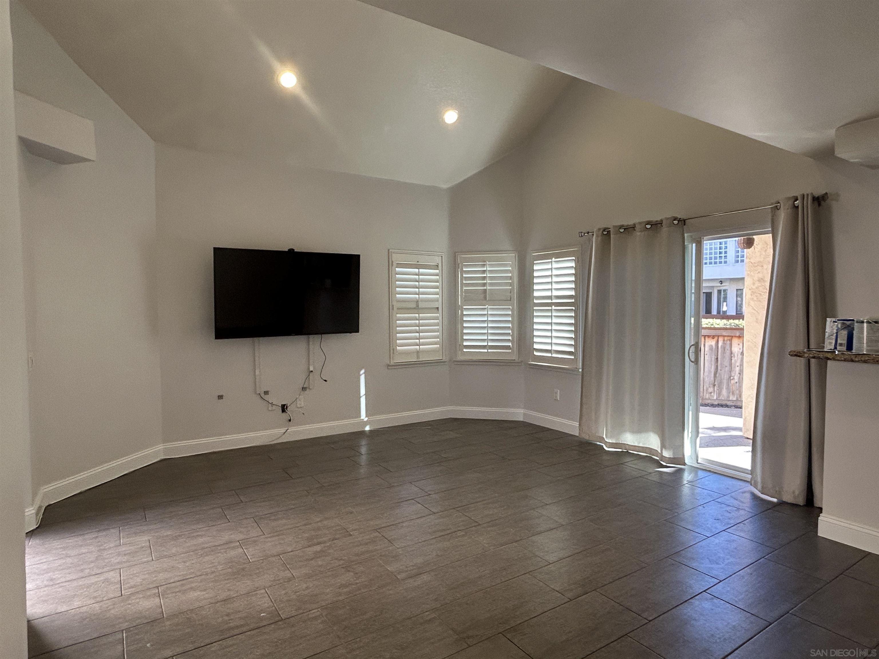 Detail Gallery Image 20 of 33 For 12049  Calle De Montana  201, El Cajon,  CA 92019 - 2 Beds | 2 Baths