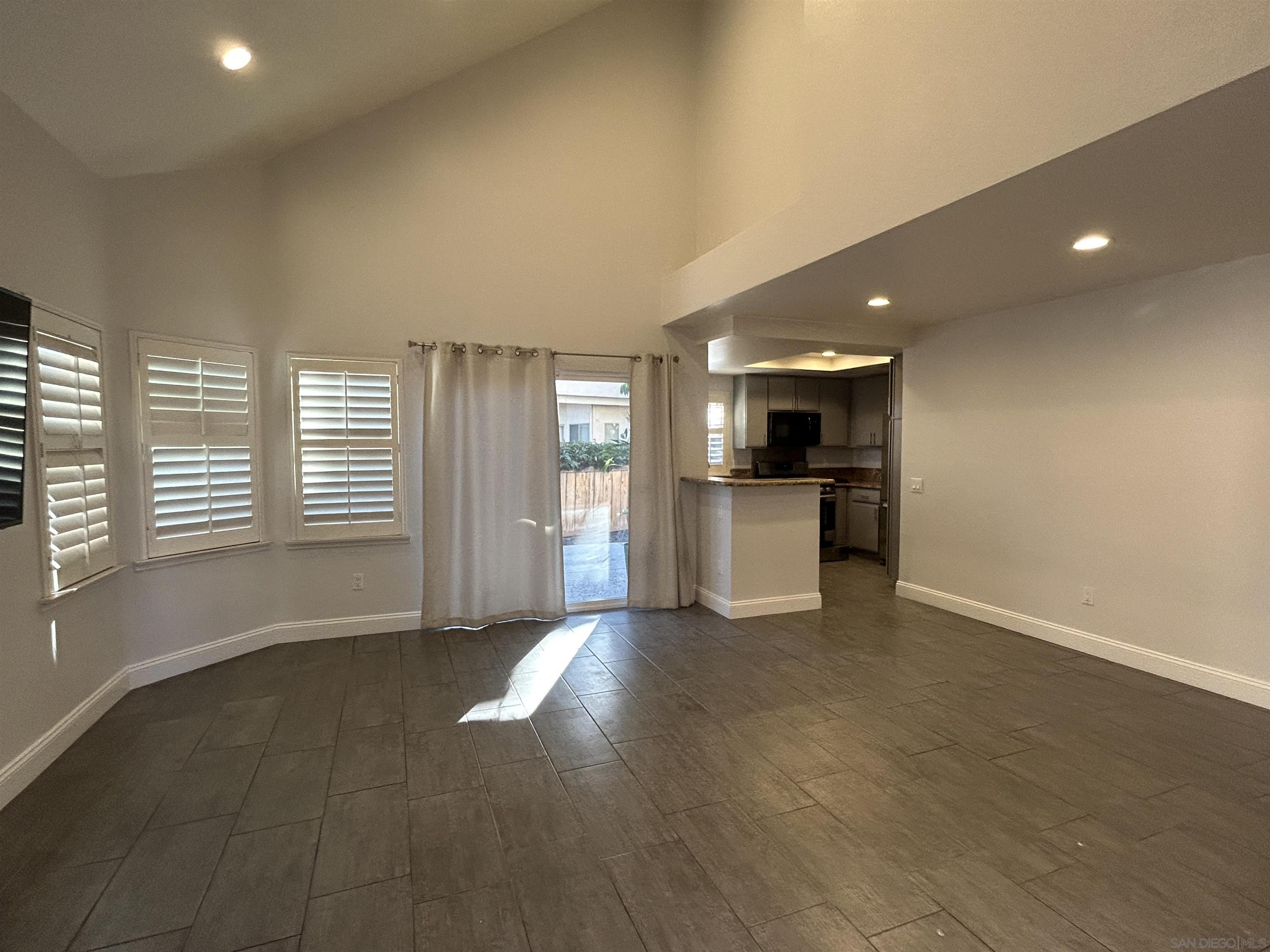 Detail Gallery Image 31 of 33 For 12049  Calle De Montana  201, El Cajon,  CA 92019 - 2 Beds | 2 Baths