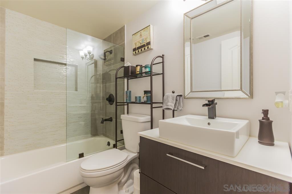 Detail Gallery Image 7 of 33 For 12049  Calle De Montana  201, El Cajon,  CA 92019 - 2 Beds | 2 Baths
