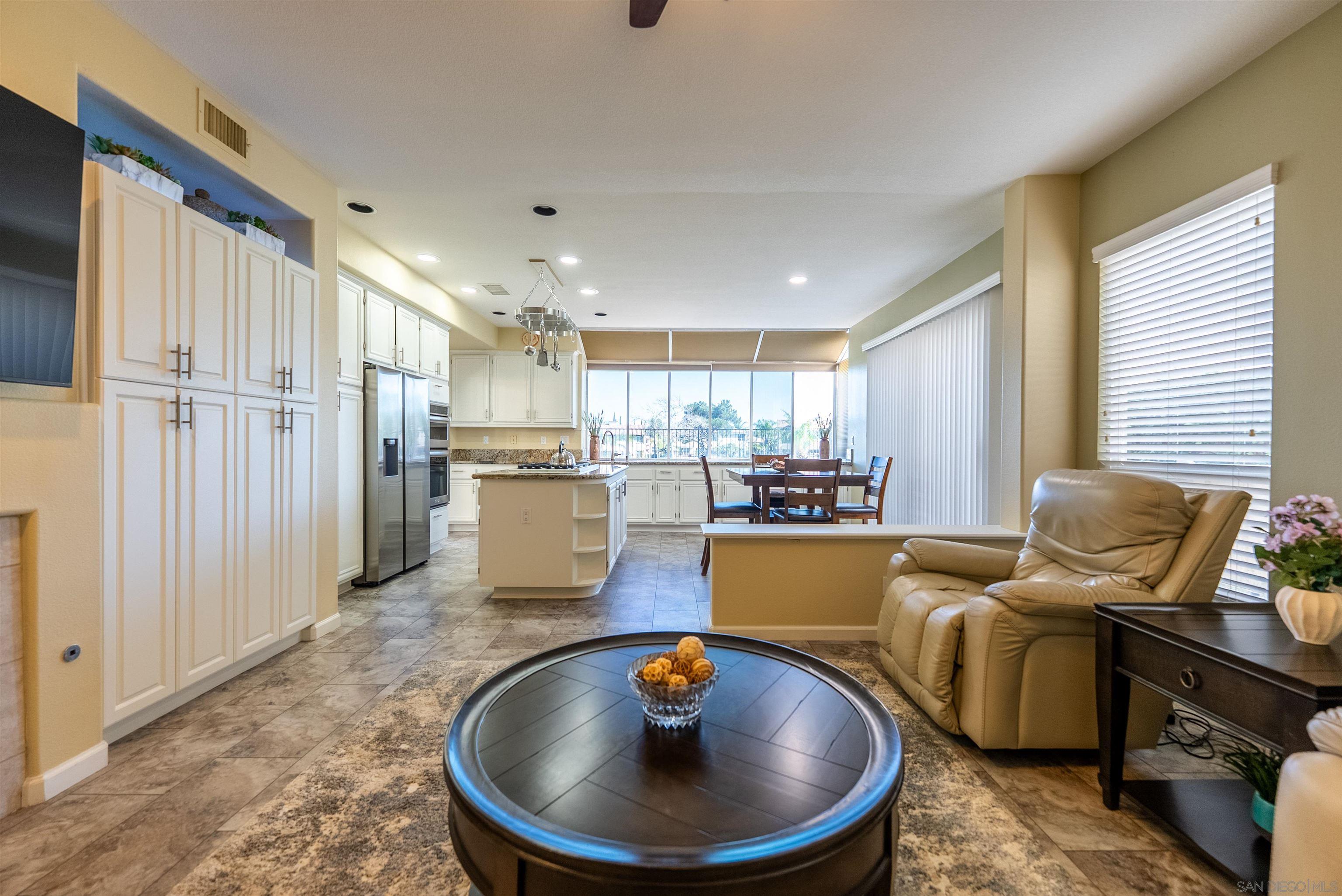Detail Gallery Image 13 of 49 For 45540  via Jaca, Temecula,  CA 92592 - 4 Beds | 3 Baths