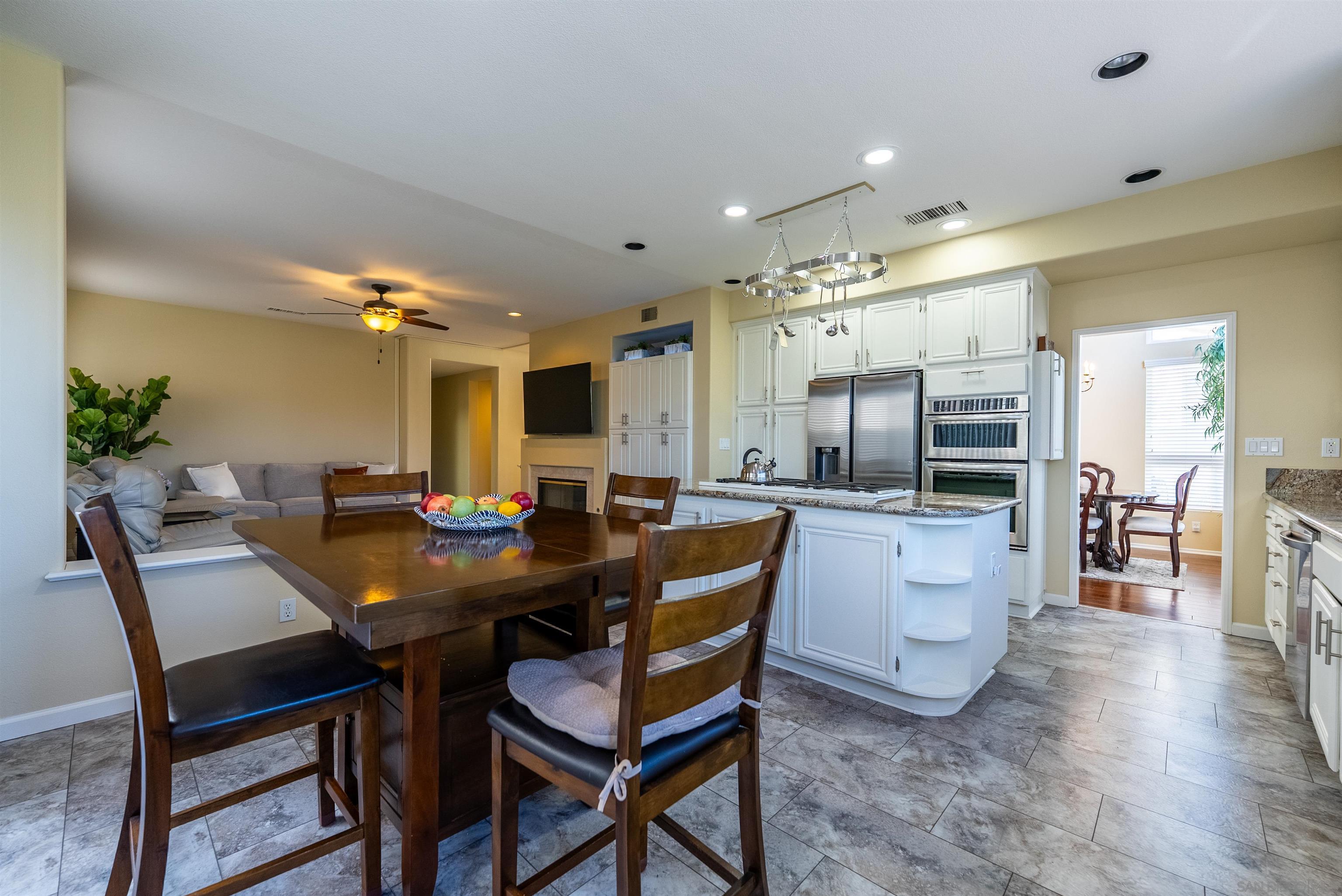 Detail Gallery Image 19 of 49 For 45540  via Jaca, Temecula,  CA 92592 - 4 Beds | 3 Baths