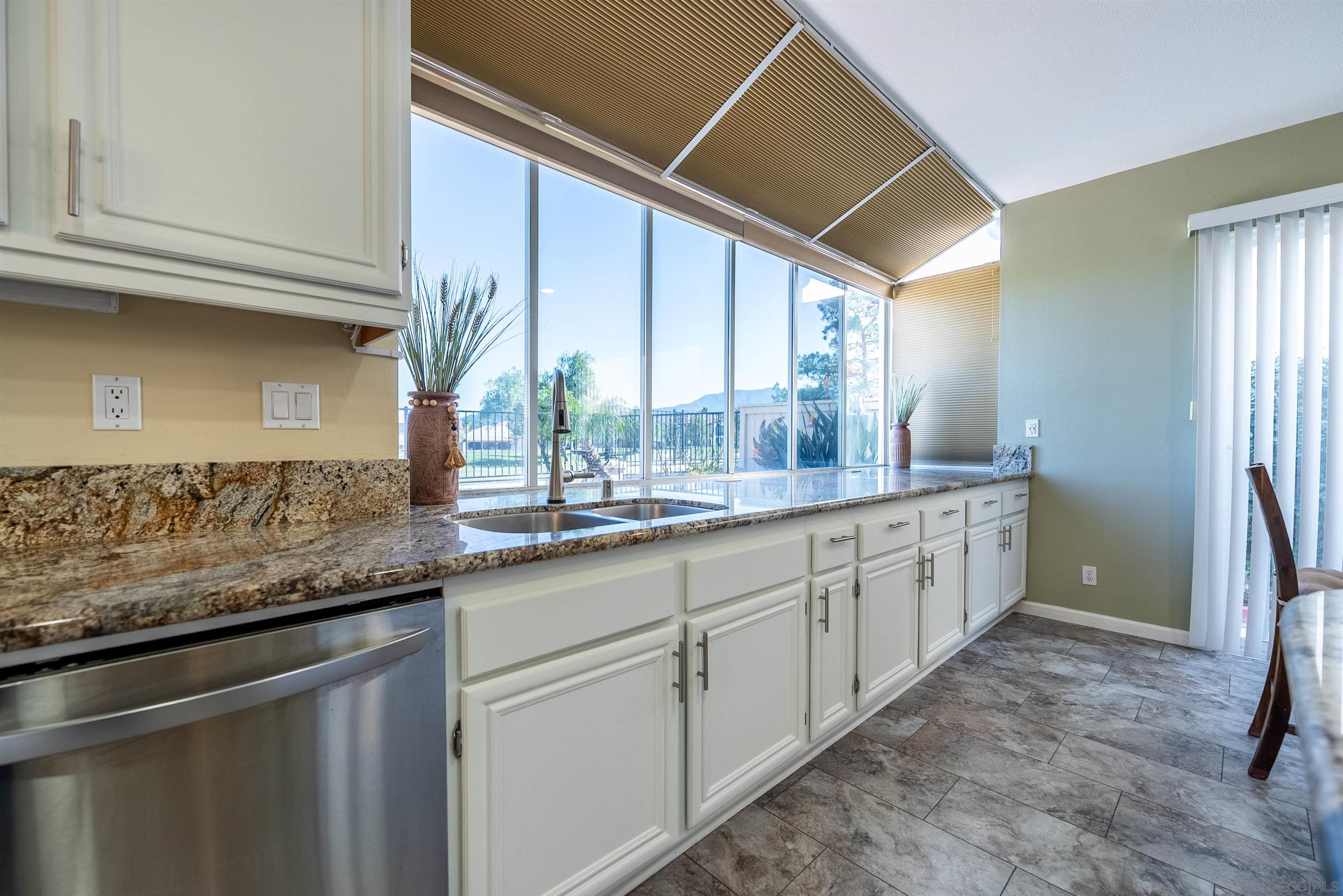 Detail Gallery Image 21 of 49 For 45540  via Jaca, Temecula,  CA 92592 - 4 Beds | 3 Baths