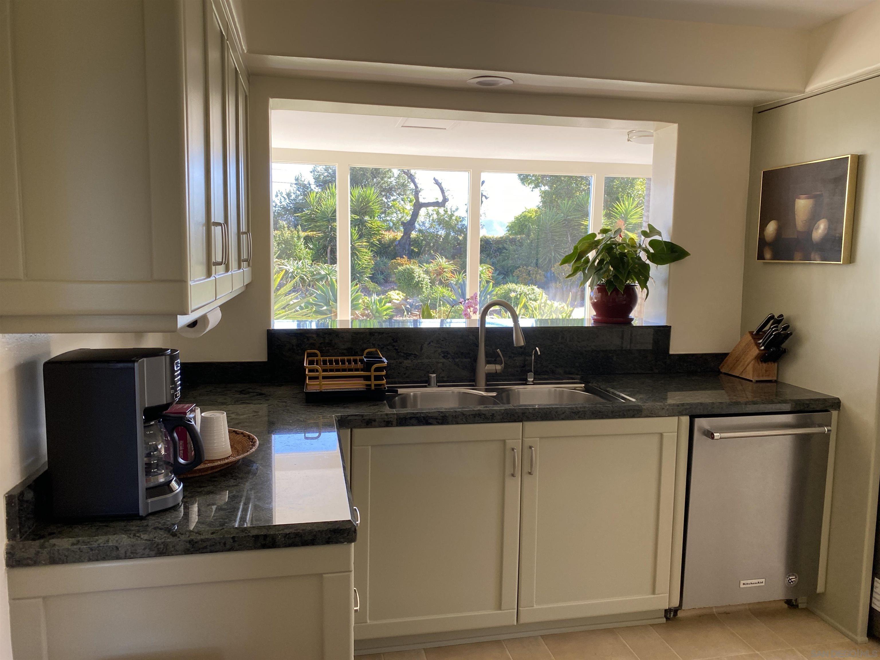 Detail Gallery Image 9 of 20 For 17090  El Mirador, Rancho Santa Fe,  CA 92067 - 2 Beds | 2 Baths