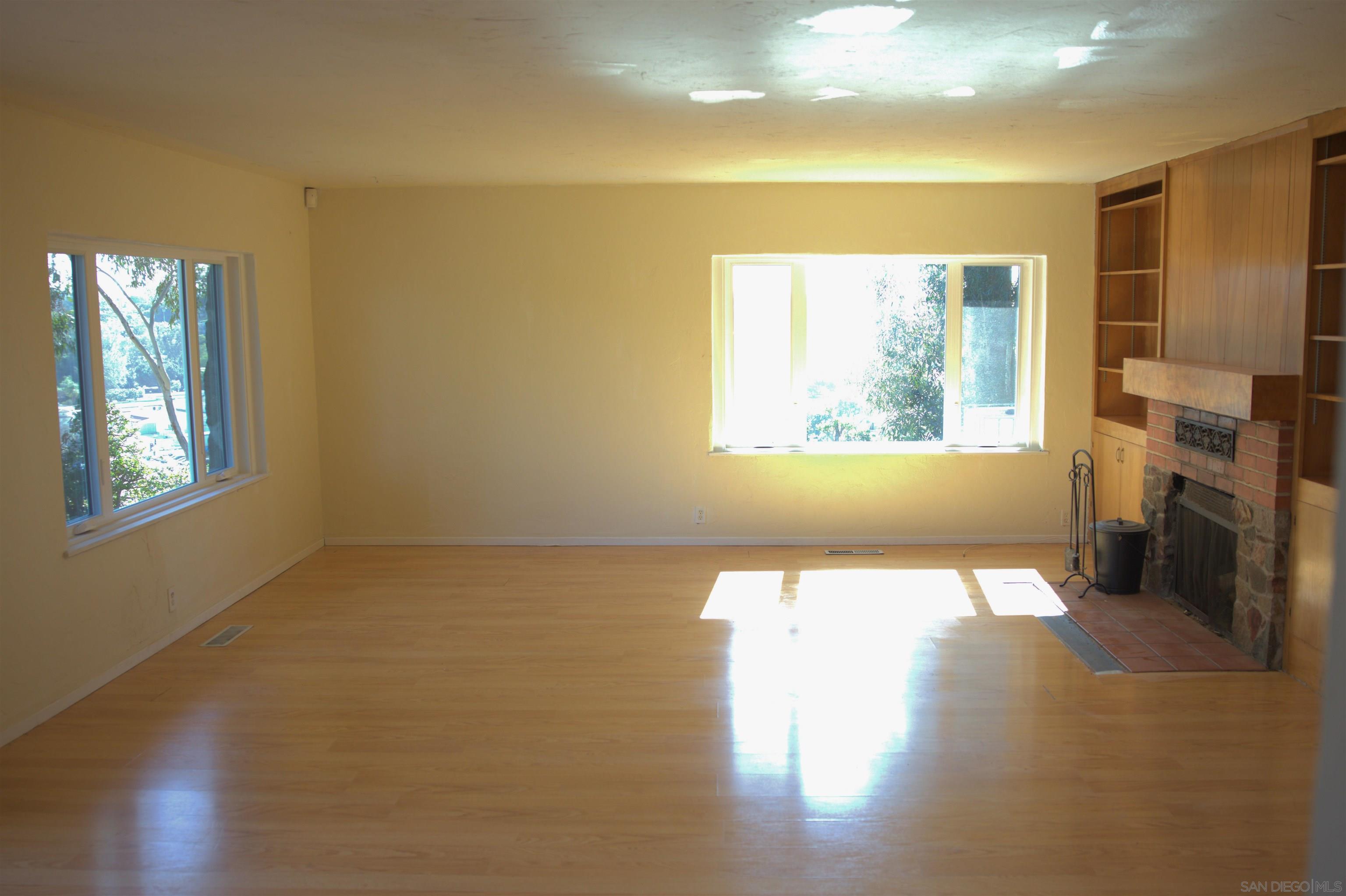 Detail Gallery Image 23 of 29 For 702-704 E Vista Way, Vista,  CA 92084 - – Beds | – Baths