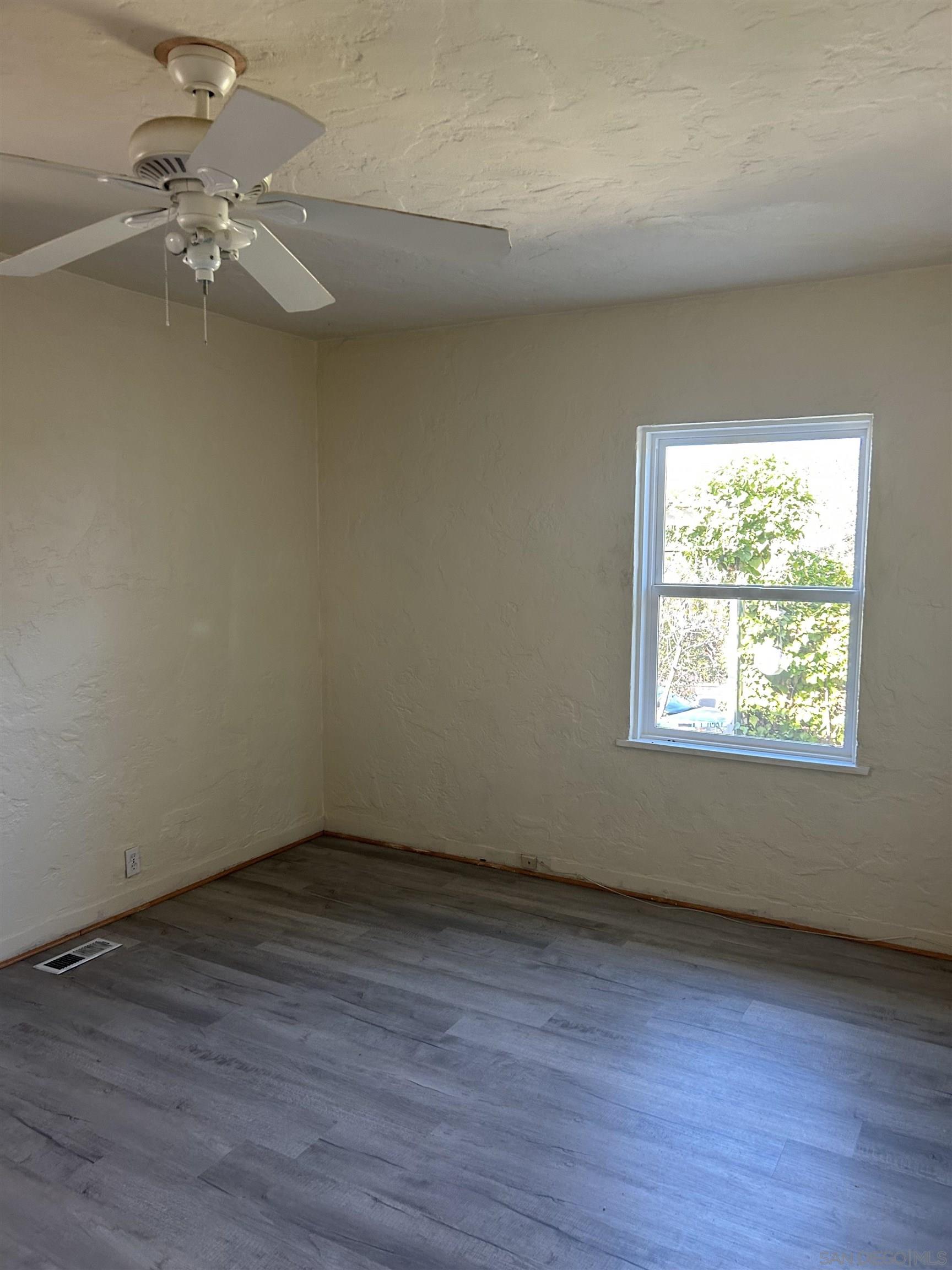 Detail Gallery Image 26 of 29 For 702-704 E Vista Way, Vista,  CA 92084 - – Beds | – Baths