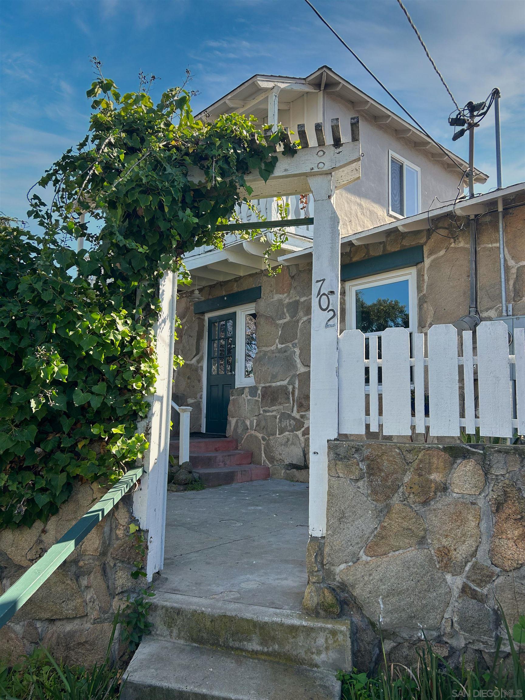 Detail Gallery Image 8 of 29 For 702-704 E Vista Way, Vista,  CA 92084 - – Beds | – Baths