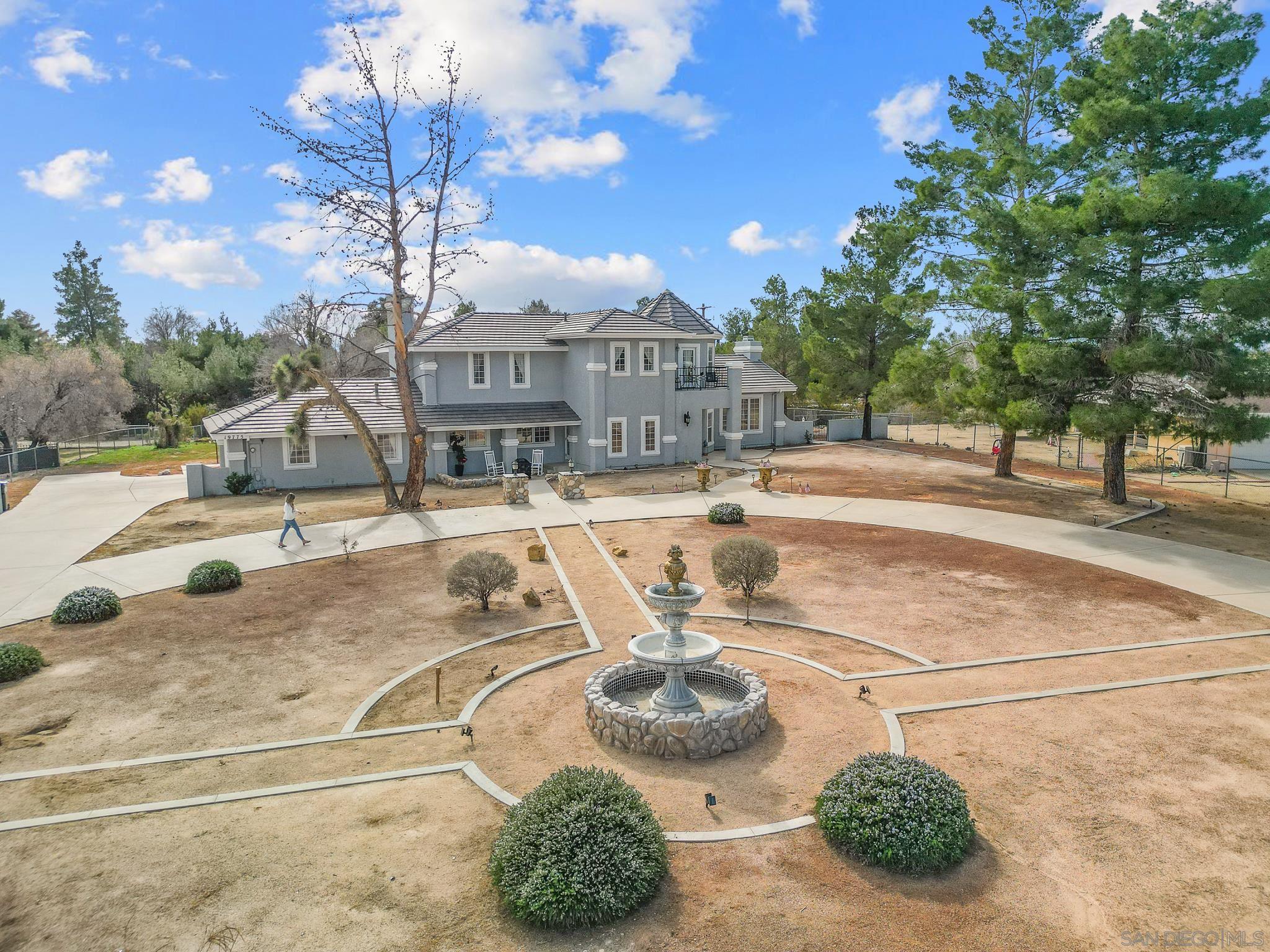 Detail Gallery Image 2 of 73 For 19775  Symeron Rd, Apple Valley,  CA 92307 - 4 Beds | 3/1 Baths