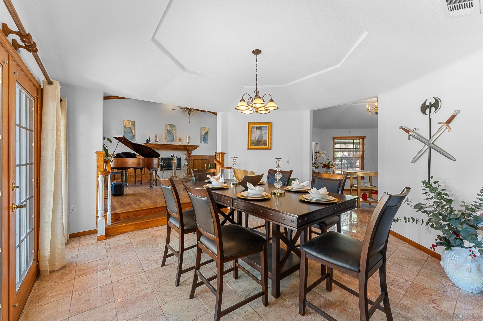 Detail Gallery Image 15 of 73 For 19775  Symeron Rd, Apple Valley,  CA 92307 - 4 Beds | 3/1 Baths