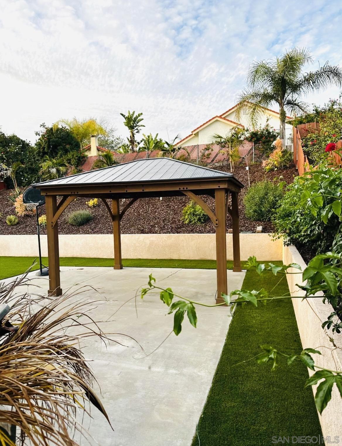 Detail Gallery Image 2 of 28 For 1009  Paseo Entrada, Chula Vista,  CA 91910 - 4 Beds | 2/1 Baths