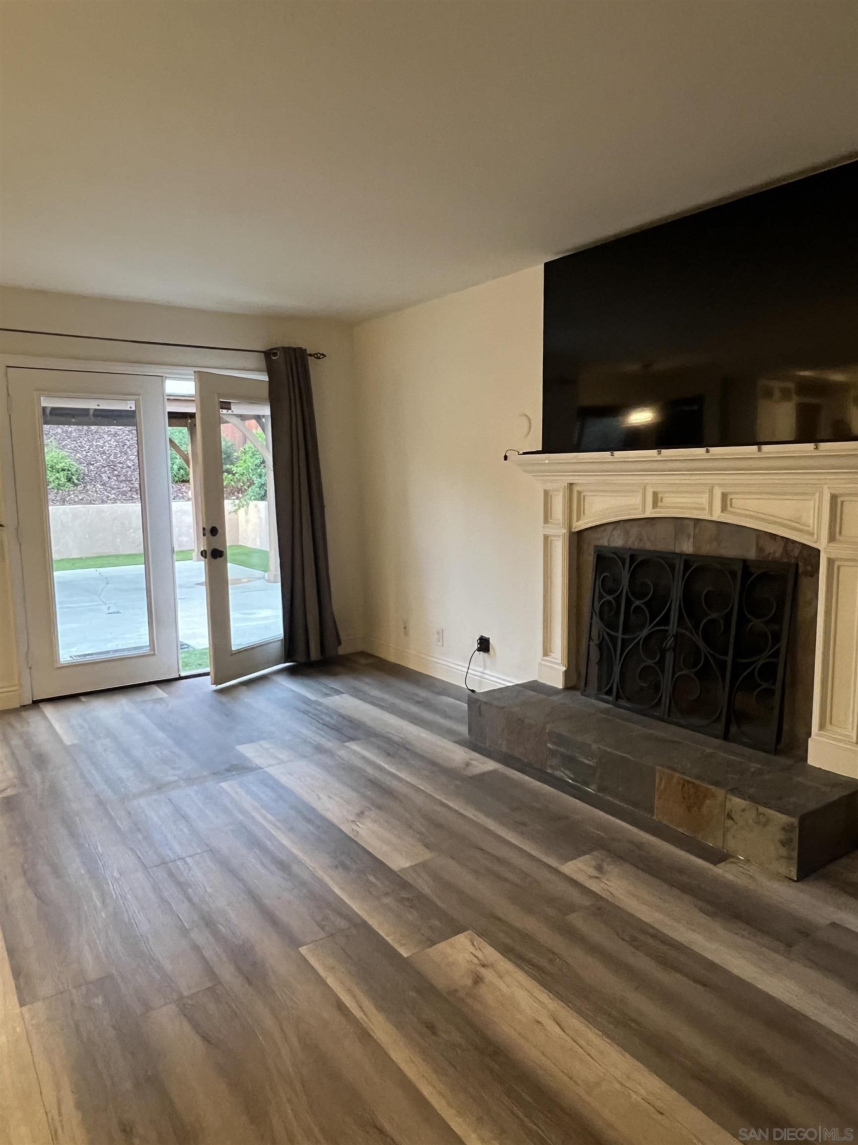 Detail Gallery Image 12 of 28 For 1009  Paseo Entrada, Chula Vista,  CA 91910 - 4 Beds | 2/1 Baths