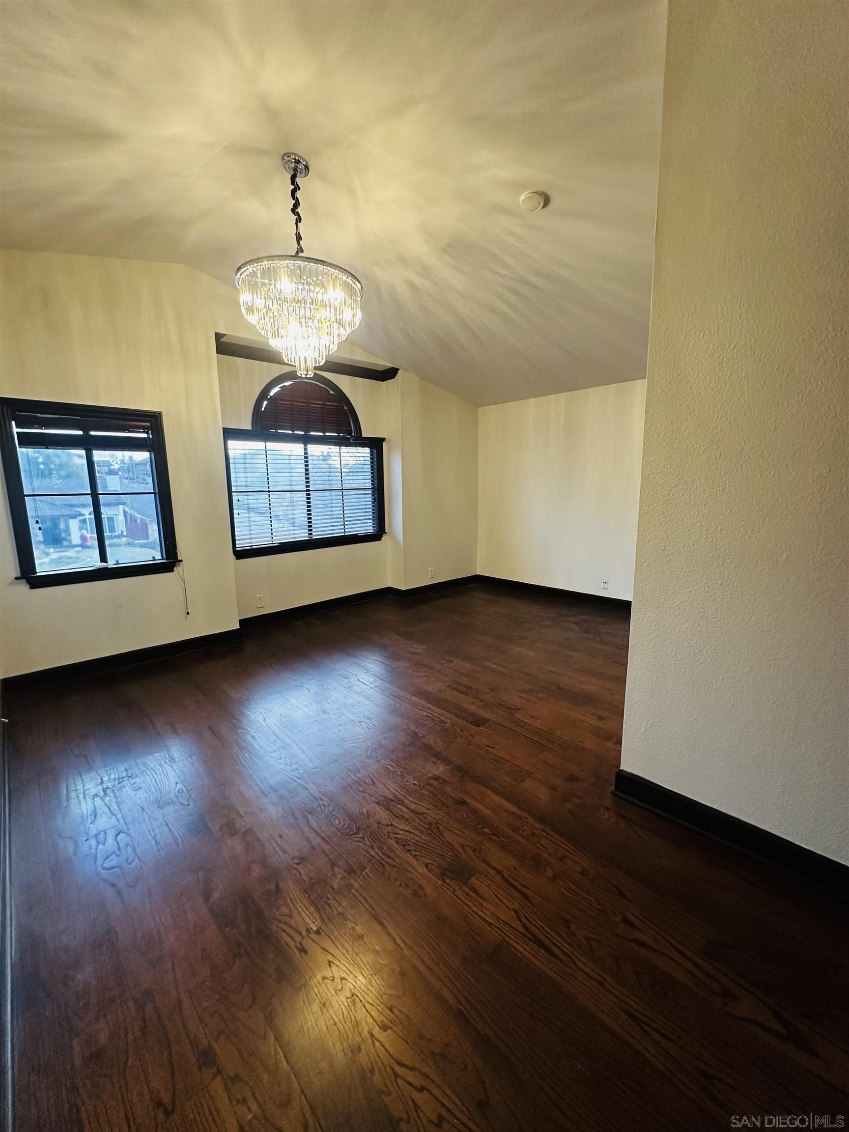 Detail Gallery Image 13 of 28 For 1009  Paseo Entrada, Chula Vista,  CA 91910 - 4 Beds | 2/1 Baths