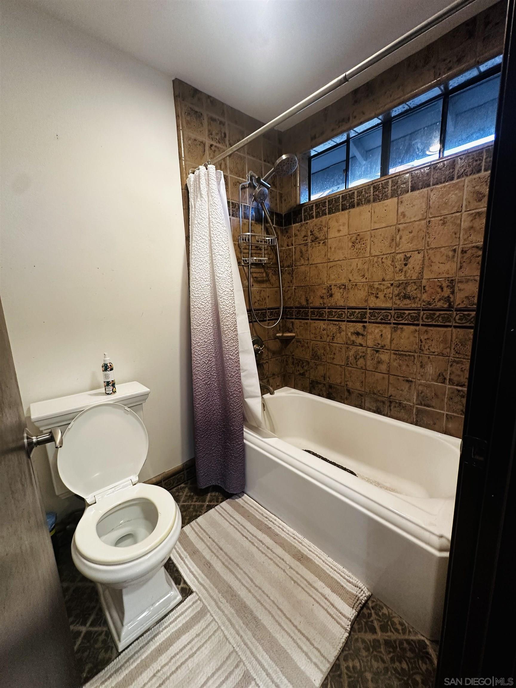 Detail Gallery Image 15 of 28 For 1009  Paseo Entrada, Chula Vista,  CA 91910 - 4 Beds | 2/1 Baths