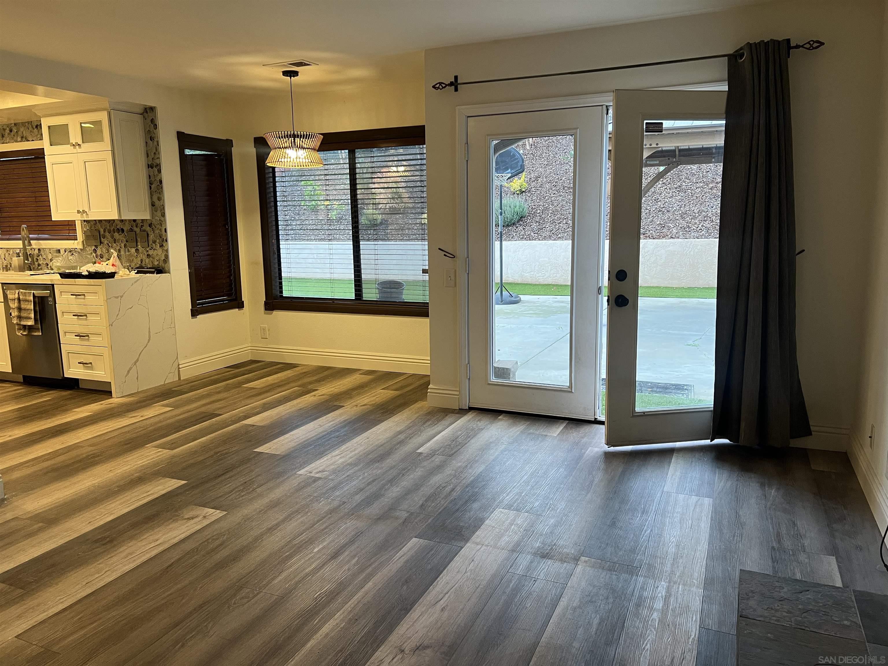 Detail Gallery Image 19 of 28 For 1009  Paseo Entrada, Chula Vista,  CA 91910 - 4 Beds | 2/1 Baths