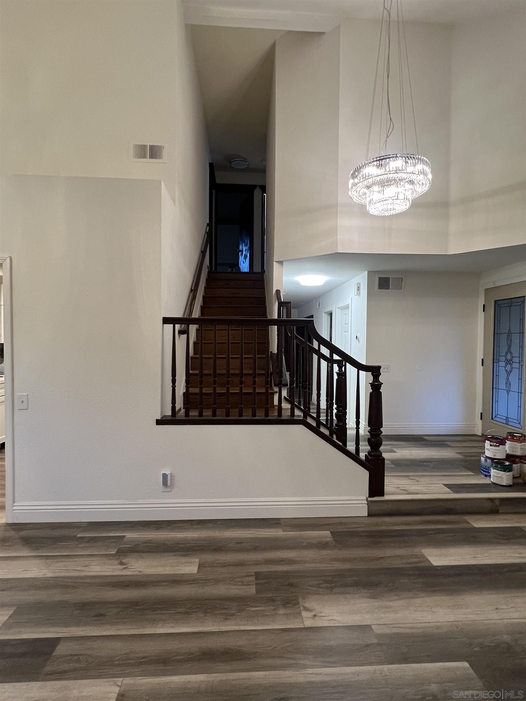 Detail Gallery Image 5 of 28 For 1009  Paseo Entrada, Chula Vista,  CA 91910 - 4 Beds | 2/1 Baths