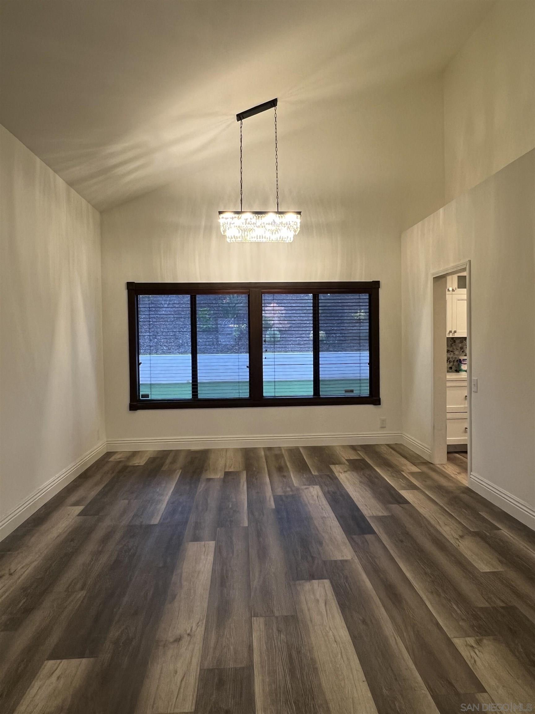 Detail Gallery Image 6 of 28 For 1009  Paseo Entrada, Chula Vista,  CA 91910 - 4 Beds | 2/1 Baths