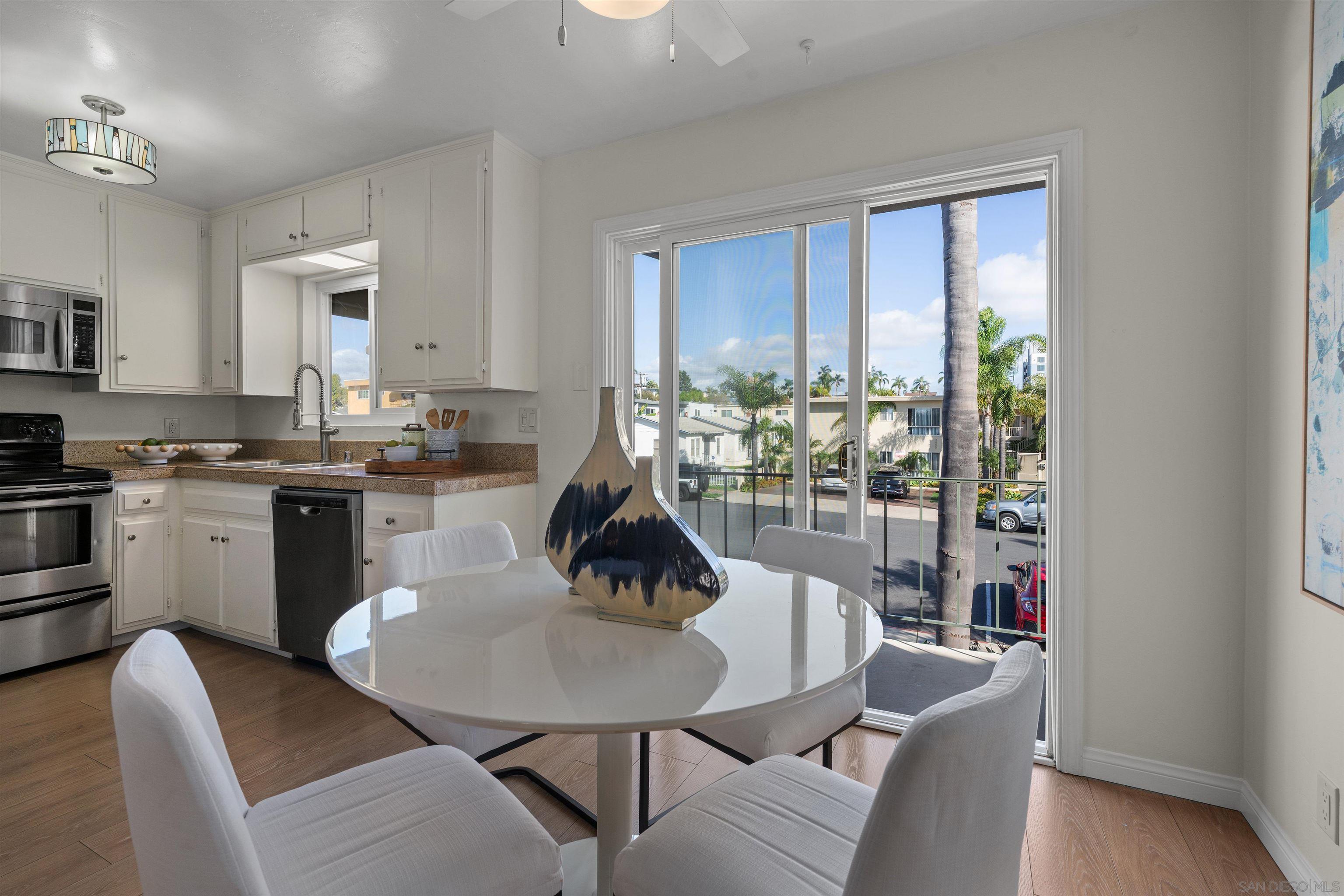 Detail Gallery Image 3 of 18 For 3960  Arizona  #5,  San Diego,  CA 92104 - 2 Beds | 2 Baths