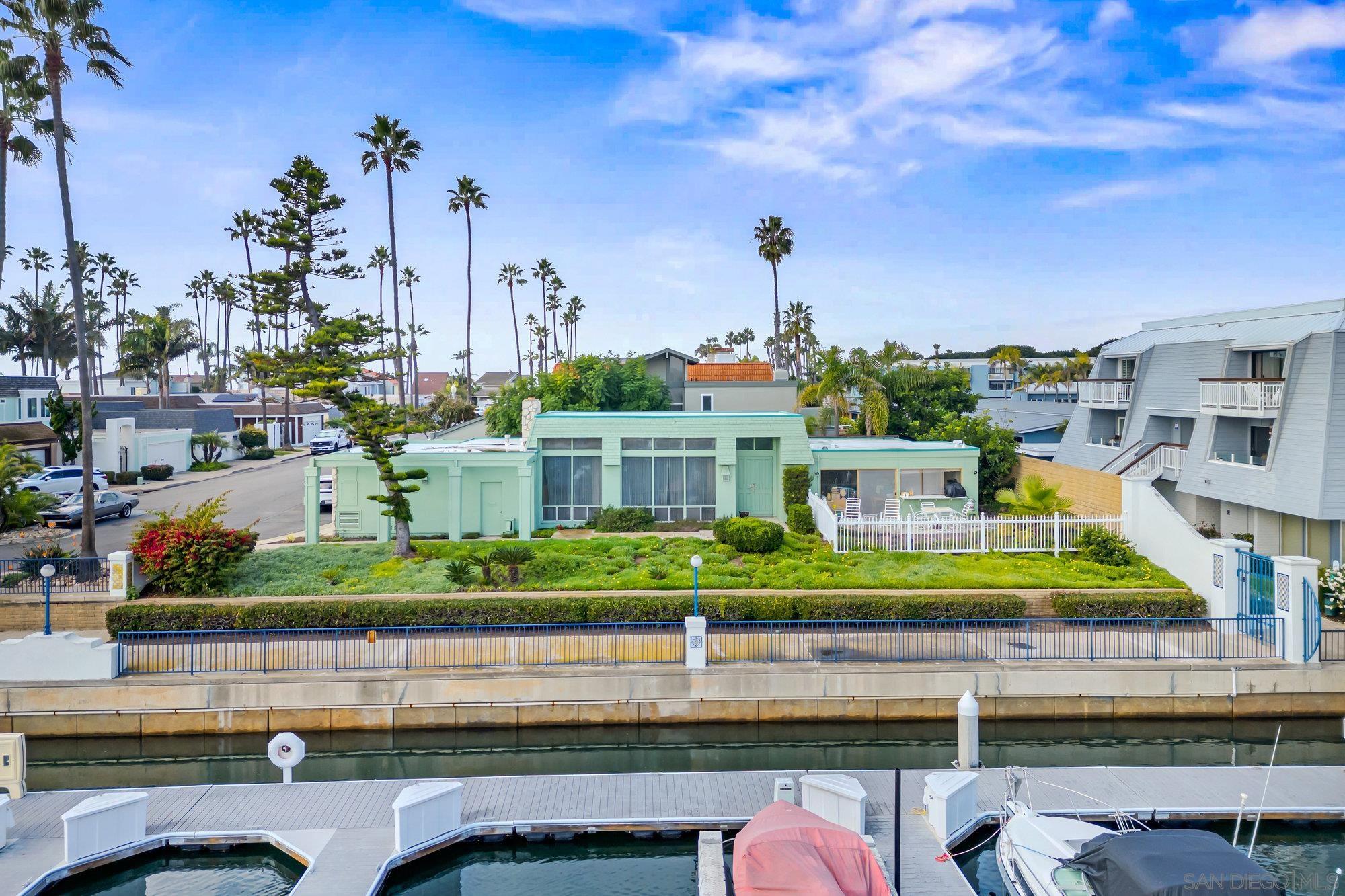 Detail Gallery Image 2 of 53 For 86  Half Moon Bend, Coronado,  CA 92118 - 3 Beds | 2 Baths