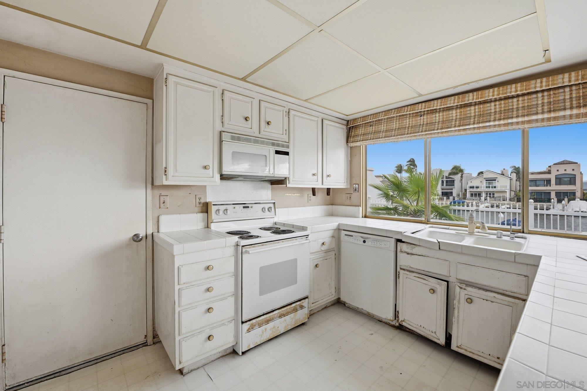 Detail Gallery Image 20 of 53 For 86  Half Moon Bend, Coronado,  CA 92118 - 3 Beds | 2 Baths