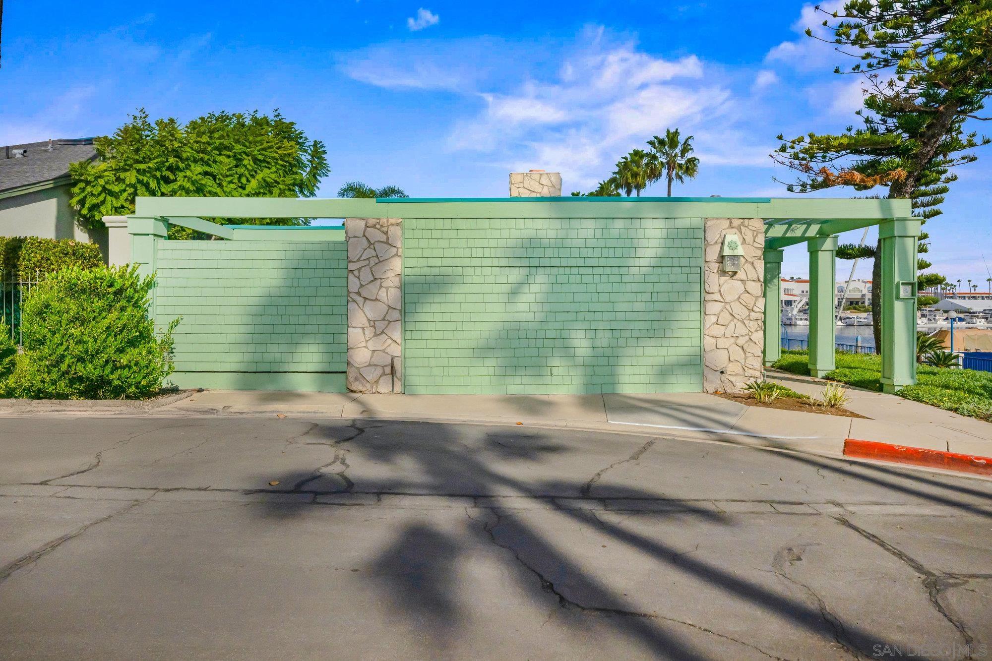 Detail Gallery Image 6 of 53 For 86  Half Moon Bend, Coronado,  CA 92118 - 3 Beds | 2 Baths