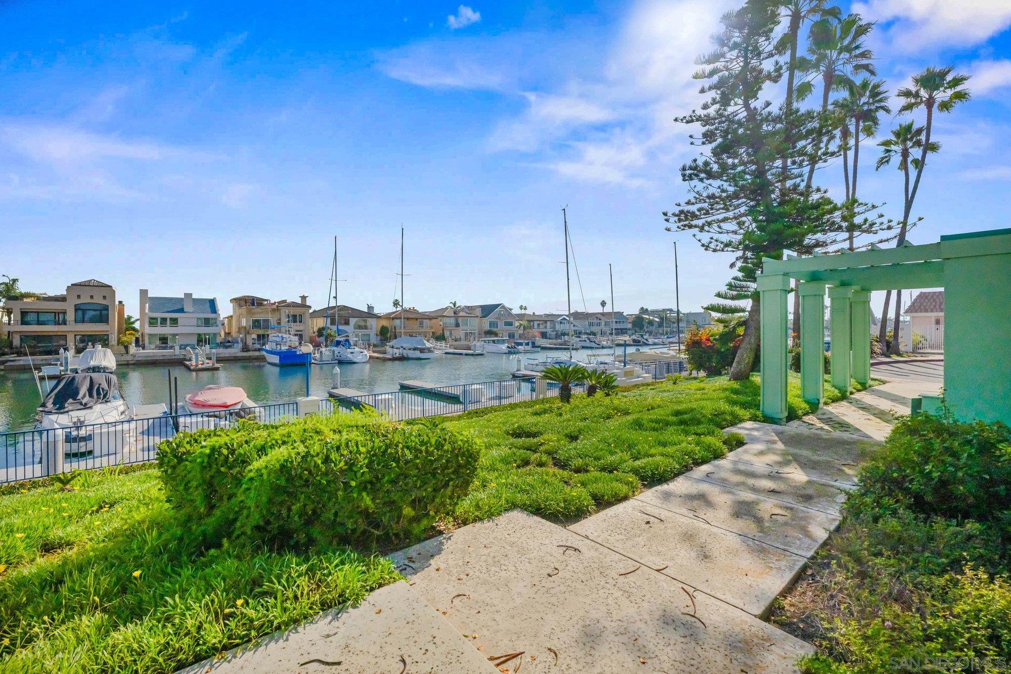 Detail Gallery Image 7 of 53 For 86  Half Moon Bend, Coronado,  CA 92118 - 3 Beds | 2 Baths