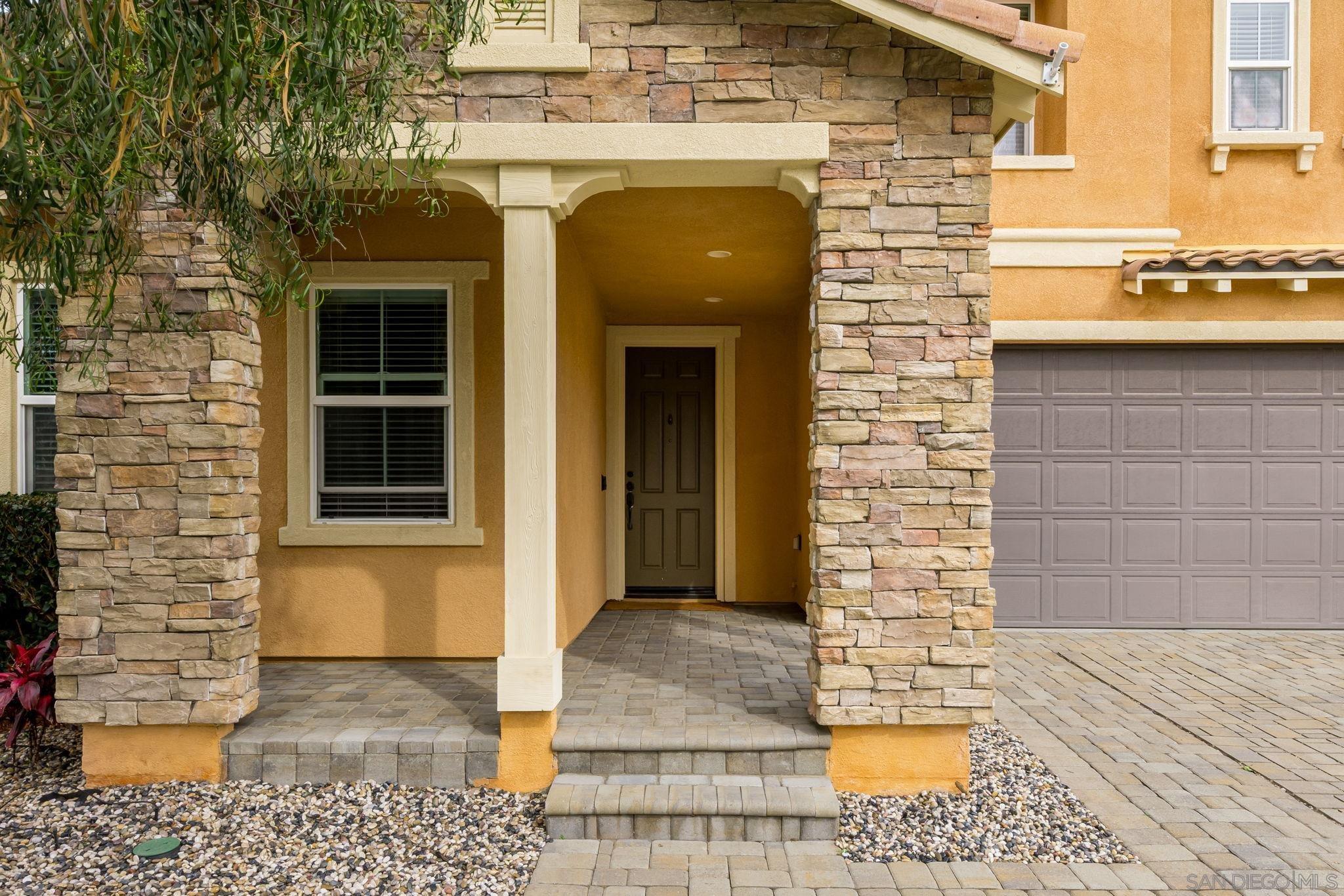 Detail Gallery Image 3 of 45 For 938  Hydra Court, San Marcos,  CA 92069 - 5 Beds | 3 Baths