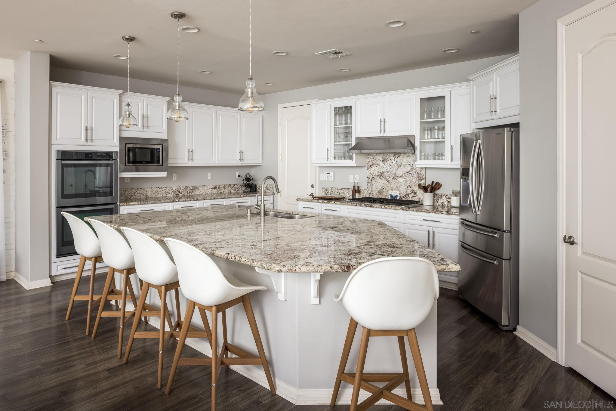 Detail Gallery Image 10 of 45 For 938  Hydra Court, San Marcos,  CA 92069 - 5 Beds | 3 Baths