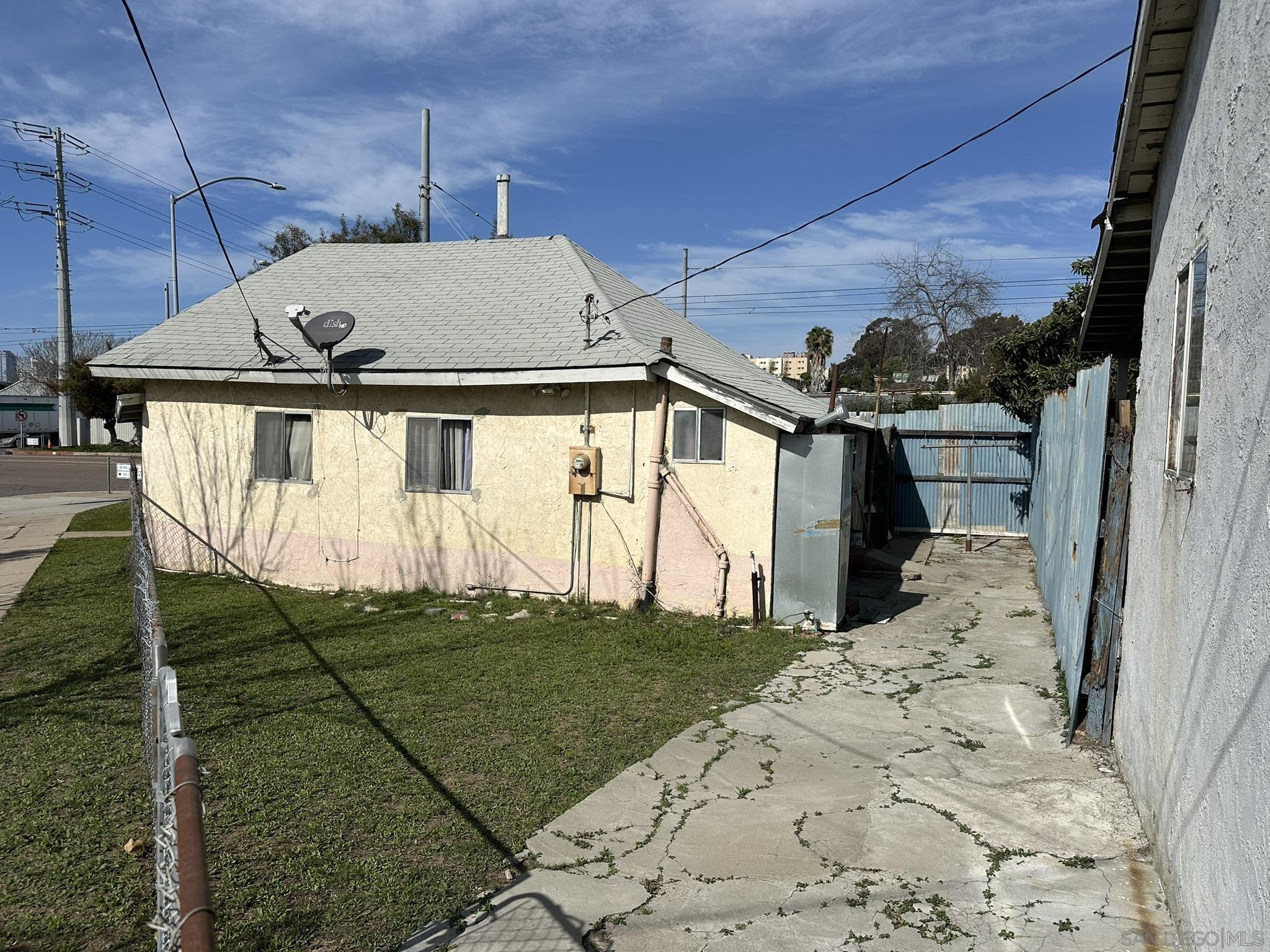 Detail Gallery Image 8 of 13 For 2010  Franklin Ave, San Diego,  CA 92113 - – Beds | – Baths