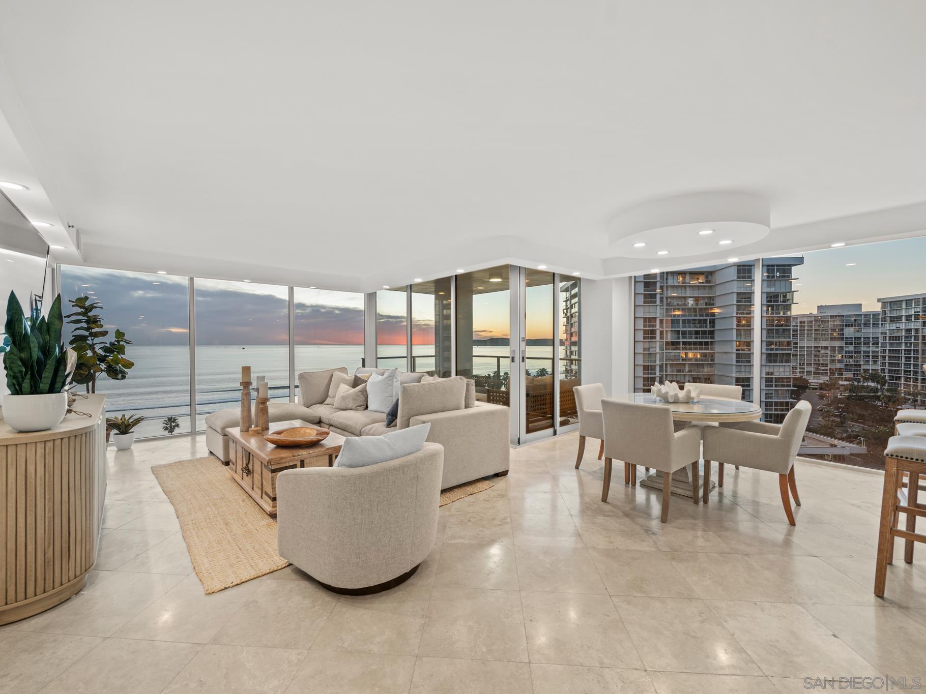 Detail Gallery Image 4 of 60 For 1810  Avenida Del Mundo  #907,  Coronado,  CA 92118 - 2 Beds | 2 Baths