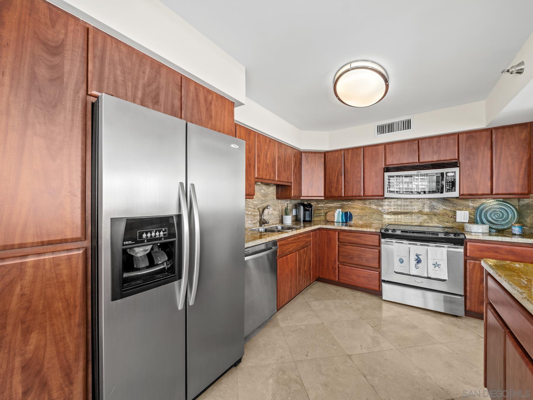 Detail Gallery Image 31 of 65 For 1810  Avenida Del Mundo  #907,  Coronado,  CA 92118 - 2 Beds | 2 Baths